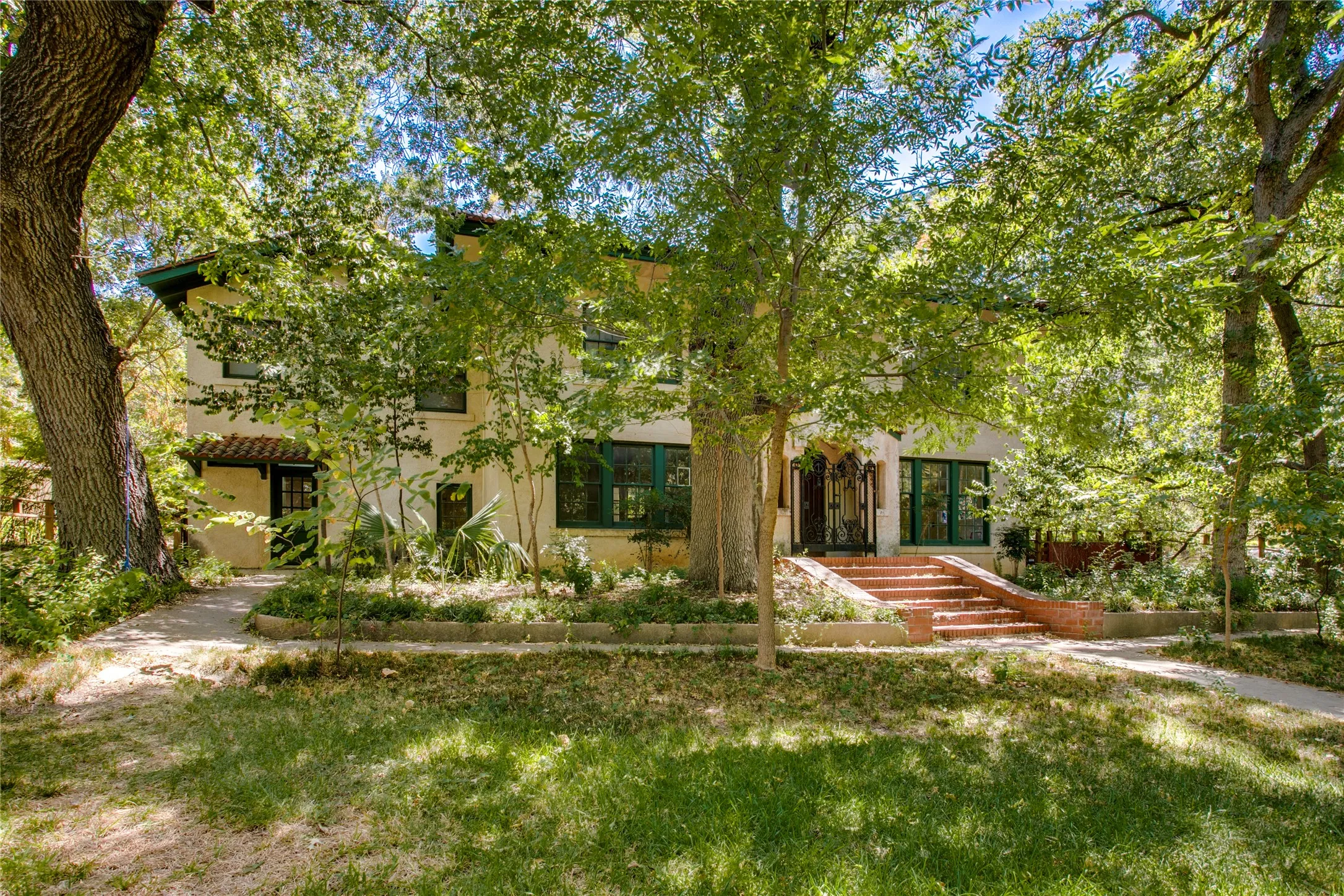 Single Family Residence For Sale in Dallas County , 514 S Ravinia Drive, Dallas, Texas 75211, 3 Bedroom, 3 Bathroom, Garage spaces, 3,674 Sqft, built in 1924, mls#21366529, Real Estate Agent in Dallas, Homes For Sale in Dallas county, Homes For Sale in Dallas, Realtor in Dallas Texas, Real Estate Brokerage Independent Realty Texas, Luminita Cordes Realtor