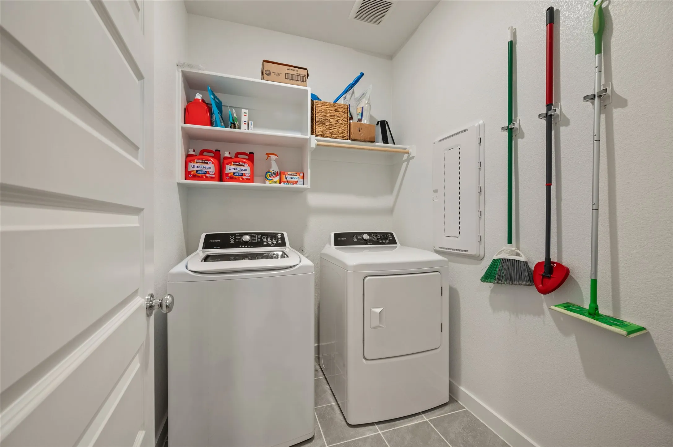 Single Family Residence For Sale in Denton County , 14733 Desert Door Drive, Fort Worth, Texas 76052, 4 Bedroom, 3 Bathroom, 2 Garage spaces, 2,168 Sqft, built in 2024, mls#21364653, Real Estate Agent in Fort Worth, Homes For Sale in Denton county, Homes For Sale in Fort Worth, Realtor in Fort Worth Texas, Real Estate Brokerage Independent Realty Texas, Luminita Cordes Realtor