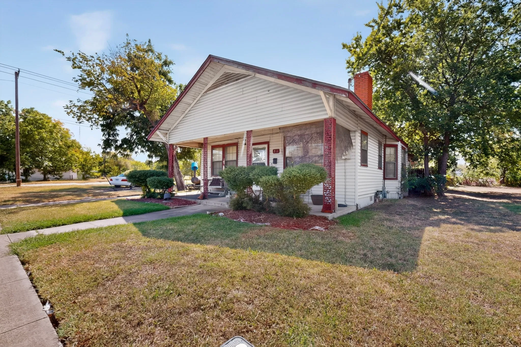 Single Family Residence For Sale in Navarro County , 711 Mlk Boulevard, Corsicana, Texas 75110, 3 Bedroom, 1 Bathroom, Garage spaces, 1,928 Sqft, built in 1950, mls#21366991, Real Estate Agent in Corsicana, Homes For Sale in Navarro county, Homes For Sale in Corsicana, Realtor in Corsicana Texas, Real Estate Brokerage Independent Realty Texas, Luminita Cordes Realtor