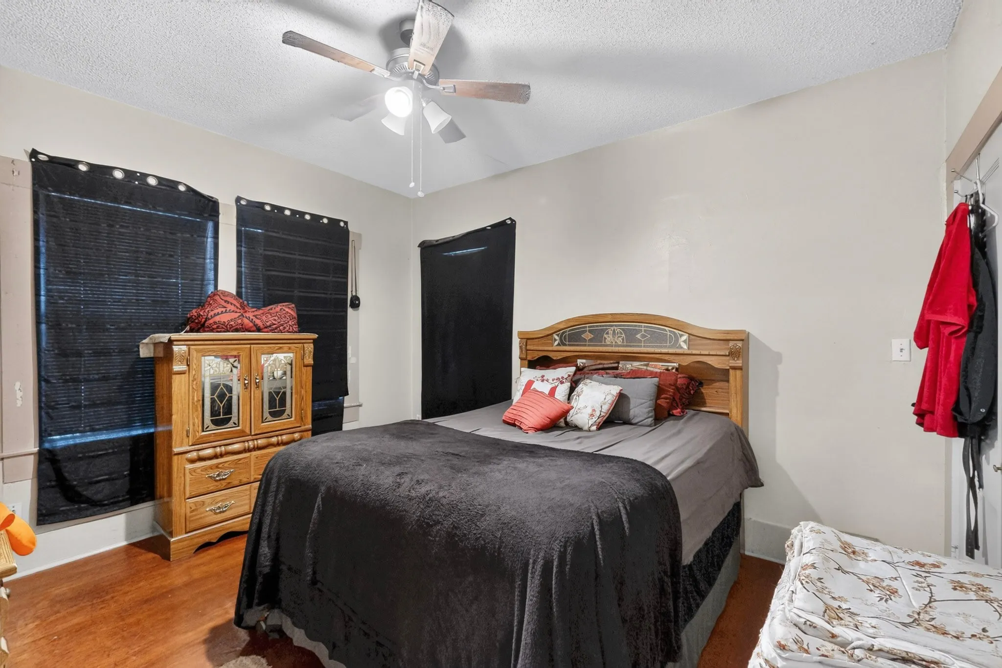 Single Family Residence For Sale in Navarro County , 711 Mlk Boulevard, Corsicana, Texas 75110, 3 Bedroom, 1 Bathroom, Garage spaces, 1,928 Sqft, built in 1950, mls#21366991, Real Estate Agent in Corsicana, Homes For Sale in Navarro county, Homes For Sale in Corsicana, Realtor in Corsicana Texas, Real Estate Brokerage Independent Realty Texas, Luminita Cordes Realtor