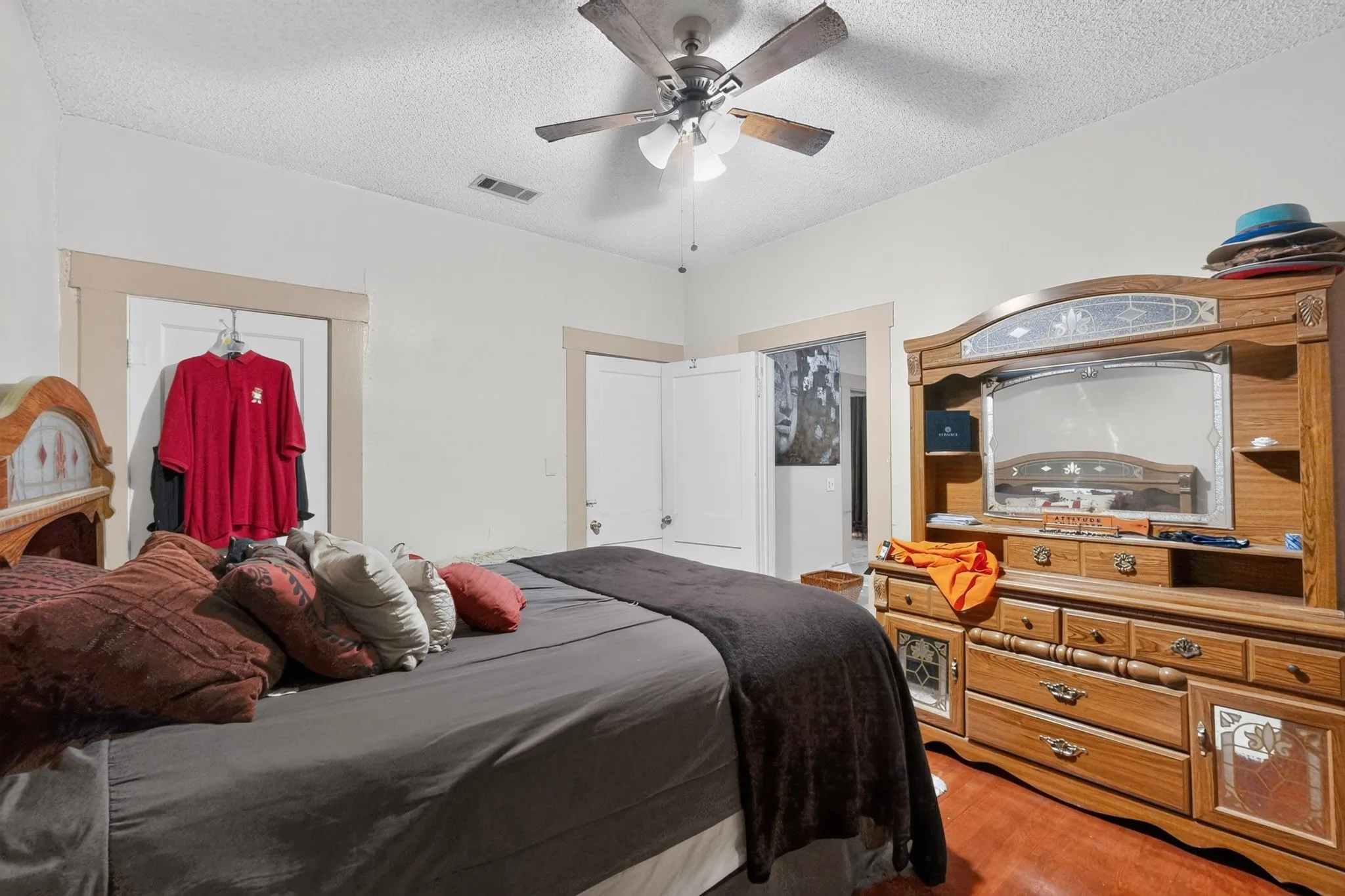 Single Family Residence For Sale in Navarro County , 711 Mlk Boulevard, Corsicana, Texas 75110, 3 Bedroom, 1 Bathroom, Garage spaces, 1,928 Sqft, built in 1950, mls#21366991, Real Estate Agent in Corsicana, Homes For Sale in Navarro county, Homes For Sale in Corsicana, Realtor in Corsicana Texas, Real Estate Brokerage Independent Realty Texas, Luminita Cordes Realtor