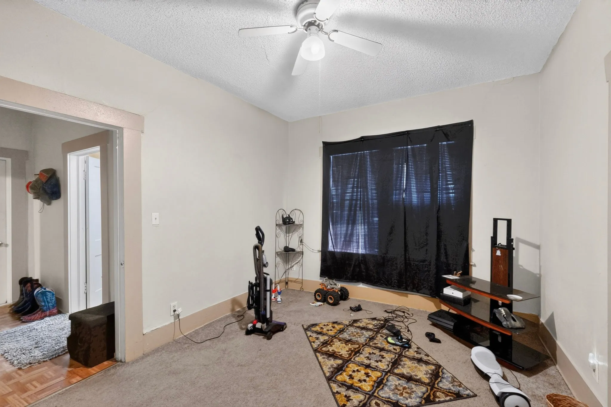 Single Family Residence For Sale in Navarro County , 711 Mlk Boulevard, Corsicana, Texas 75110, 3 Bedroom, 1 Bathroom, Garage spaces, 1,928 Sqft, built in 1950, mls#21366991, Real Estate Agent in Corsicana, Homes For Sale in Navarro county, Homes For Sale in Corsicana, Realtor in Corsicana Texas, Real Estate Brokerage Independent Realty Texas, Luminita Cordes Realtor