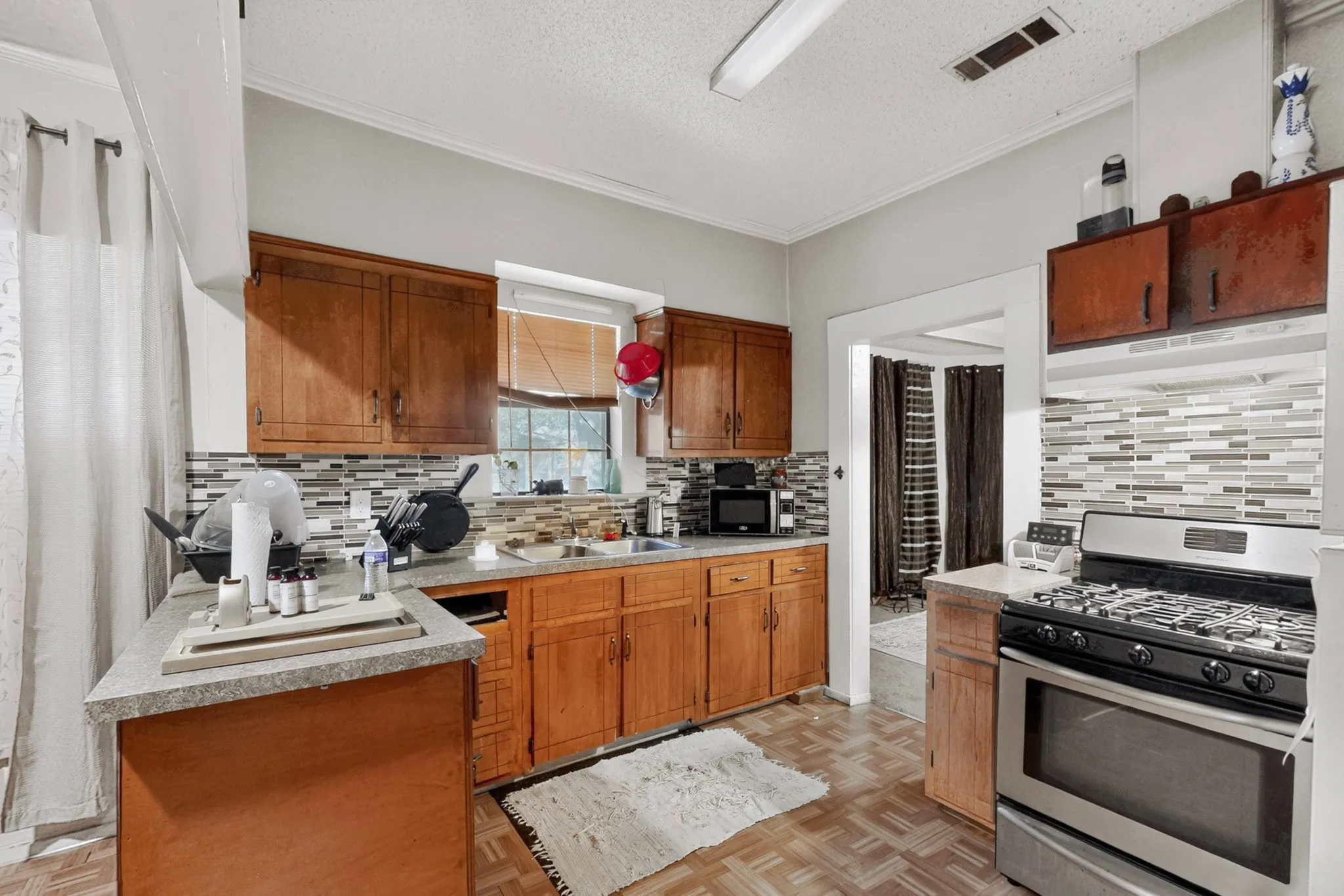 Single Family Residence For Sale in Navarro County , 711 Mlk Boulevard, Corsicana, Texas 75110, 3 Bedroom, 1 Bathroom, Garage spaces, 1,928 Sqft, built in 1950, mls#21366991, Real Estate Agent in Corsicana, Homes For Sale in Navarro county, Homes For Sale in Corsicana, Realtor in Corsicana Texas, Real Estate Brokerage Independent Realty Texas, Luminita Cordes Realtor