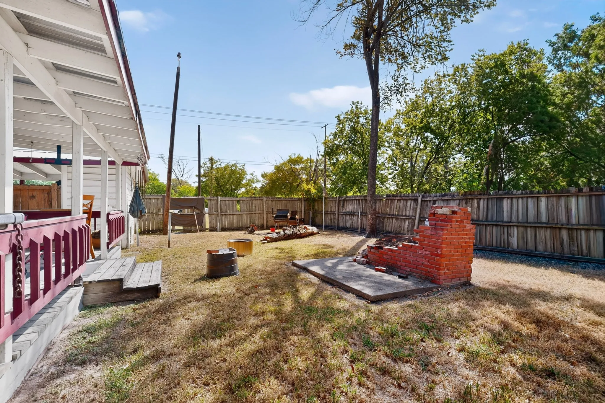 Single Family Residence For Sale in Navarro County , 711 Mlk Boulevard, Corsicana, Texas 75110, 3 Bedroom, 1 Bathroom, Garage spaces, 1,928 Sqft, built in 1950, mls#21366991, Real Estate Agent in Corsicana, Homes For Sale in Navarro county, Homes For Sale in Corsicana, Realtor in Corsicana Texas, Real Estate Brokerage Independent Realty Texas, Luminita Cordes Realtor