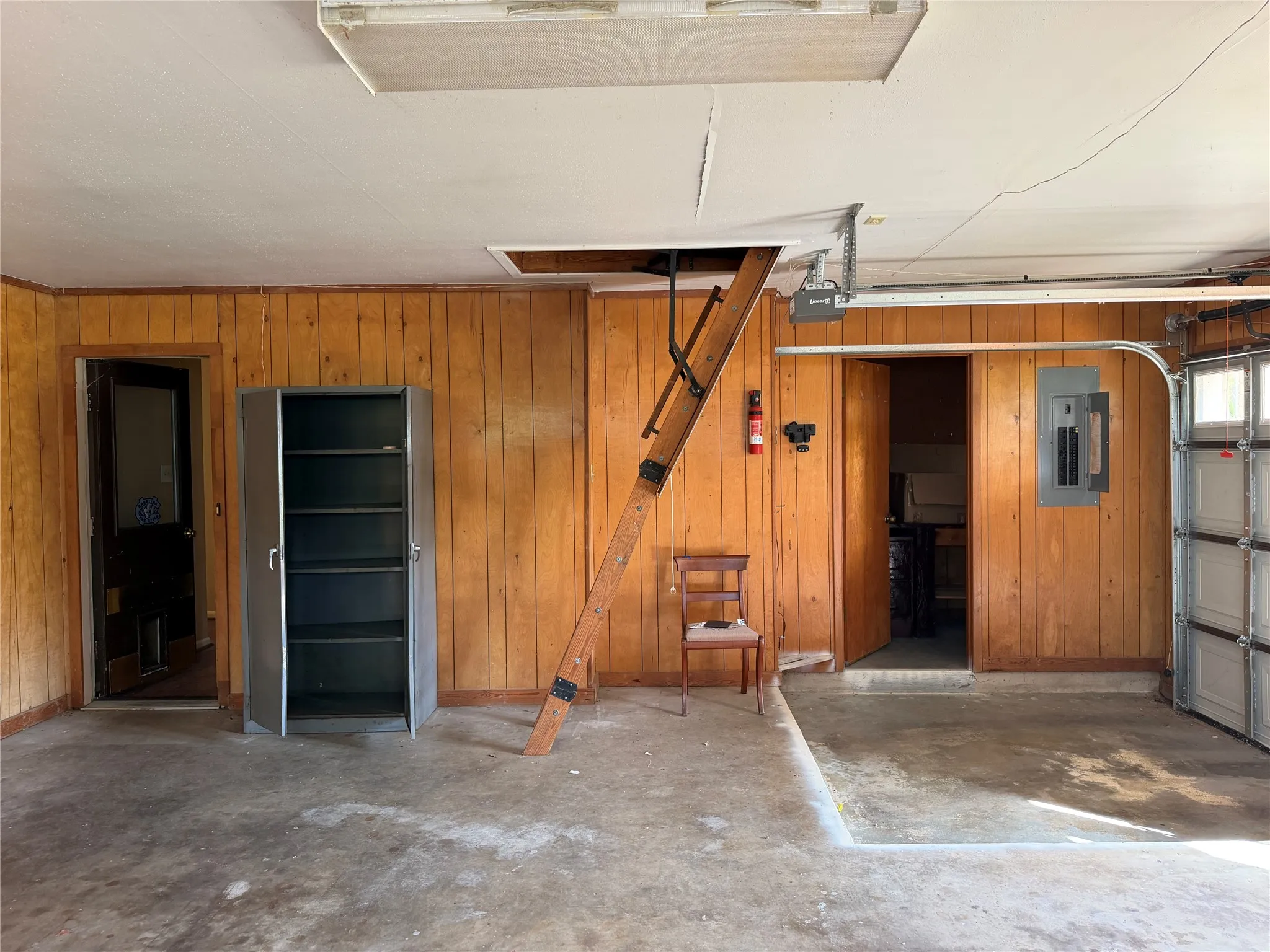 Single Family Residence For Sale in Smith County , 249 N Bay Drive, Bullard, Texas 75757, 3 Bedroom, 3 Bathroom, 2 Garage spaces, 2,283 Sqft, built in 1983, mls#21366999, Real Estate Agent in Bullard, Homes For Sale in Smith county, Homes For Sale in Bullard, Realtor in Bullard Texas, Real Estate Brokerage Independent Realty Texas, Luminita Cordes Realtor