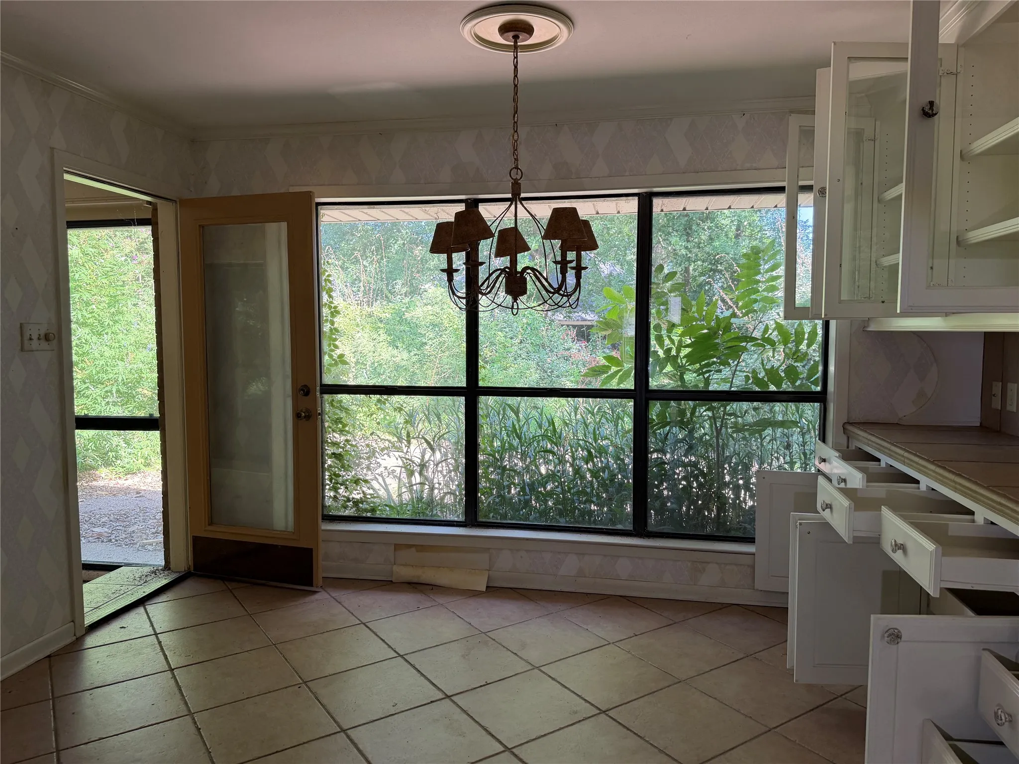 Single Family Residence For Sale in Smith County , 249 N Bay Drive, Bullard, Texas 75757, 3 Bedroom, 3 Bathroom, 2 Garage spaces, 2,283 Sqft, built in 1983, mls#21366999, Real Estate Agent in Bullard, Homes For Sale in Smith county, Homes For Sale in Bullard, Realtor in Bullard Texas, Real Estate Brokerage Independent Realty Texas, Luminita Cordes Realtor