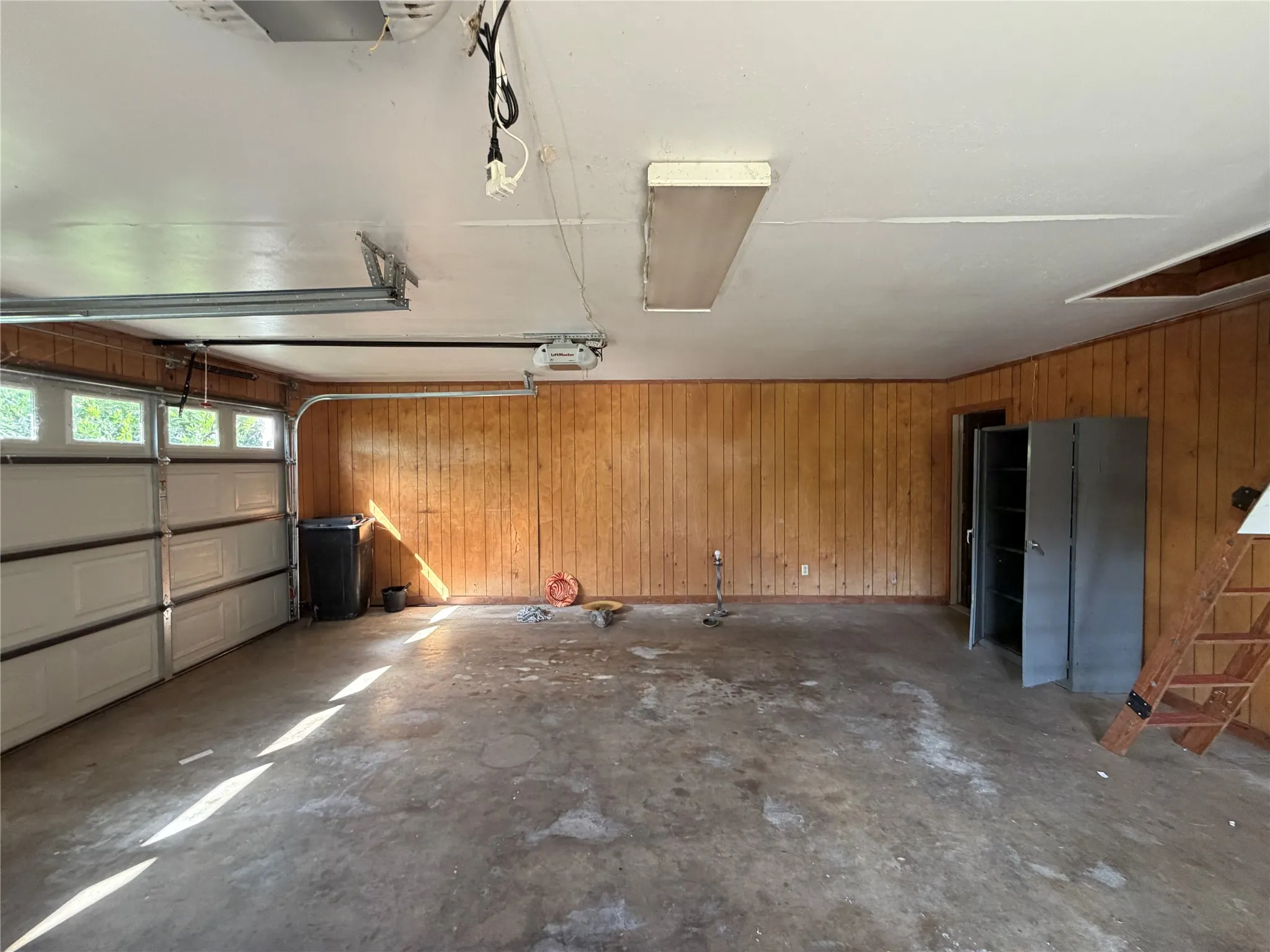 Single Family Residence For Sale in Smith County , 249 N Bay Drive, Bullard, Texas 75757, 3 Bedroom, 3 Bathroom, 2 Garage spaces, 2,283 Sqft, built in 1983, mls#21366999, Real Estate Agent in Bullard, Homes For Sale in Smith county, Homes For Sale in Bullard, Realtor in Bullard Texas, Real Estate Brokerage Independent Realty Texas, Luminita Cordes Realtor