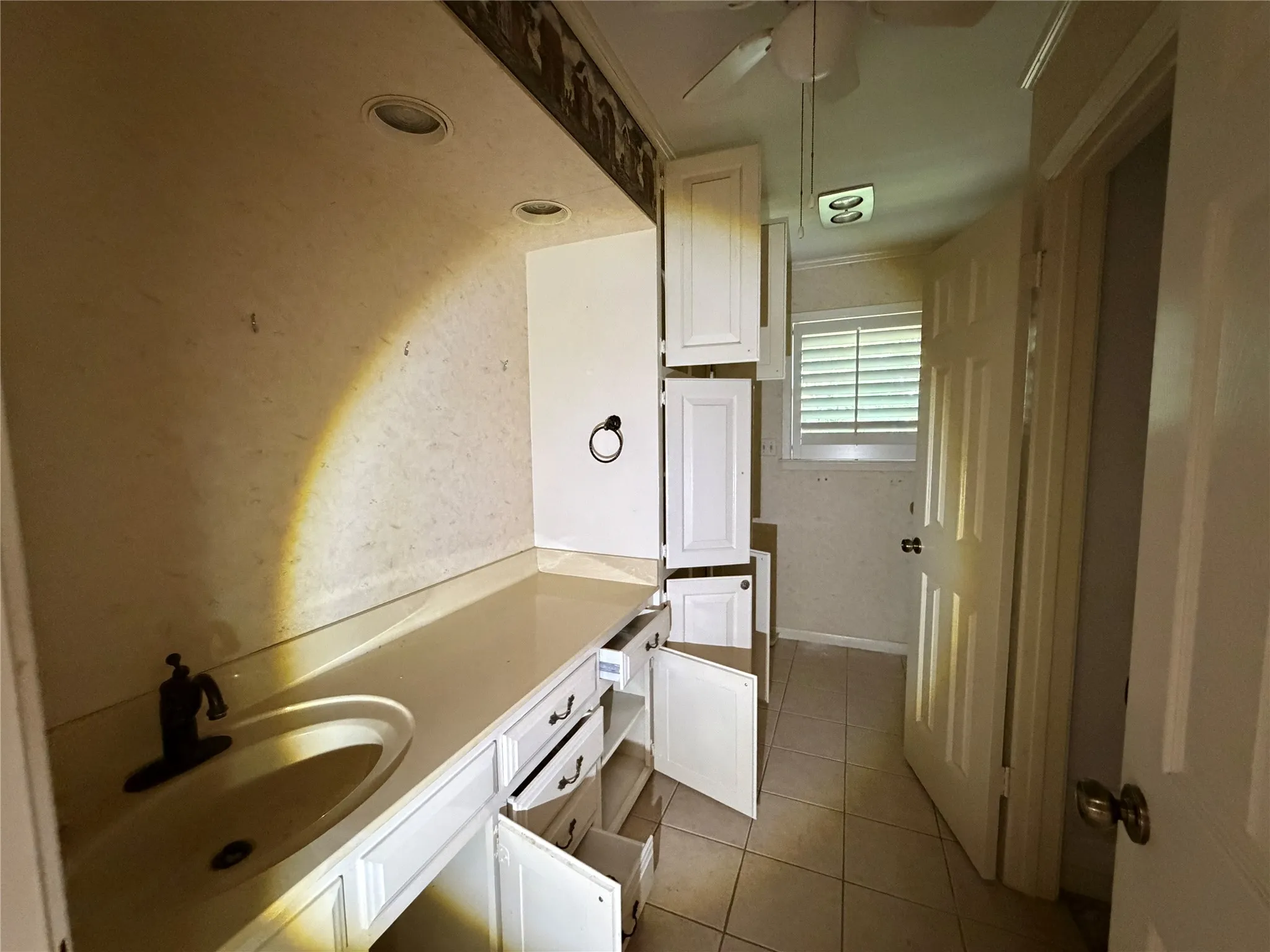 Single Family Residence For Sale in Smith County , 249 N Bay Drive, Bullard, Texas 75757, 3 Bedroom, 3 Bathroom, 2 Garage spaces, 2,283 Sqft, built in 1983, mls#21366999, Real Estate Agent in Bullard, Homes For Sale in Smith county, Homes For Sale in Bullard, Realtor in Bullard Texas, Real Estate Brokerage Independent Realty Texas, Luminita Cordes Realtor
