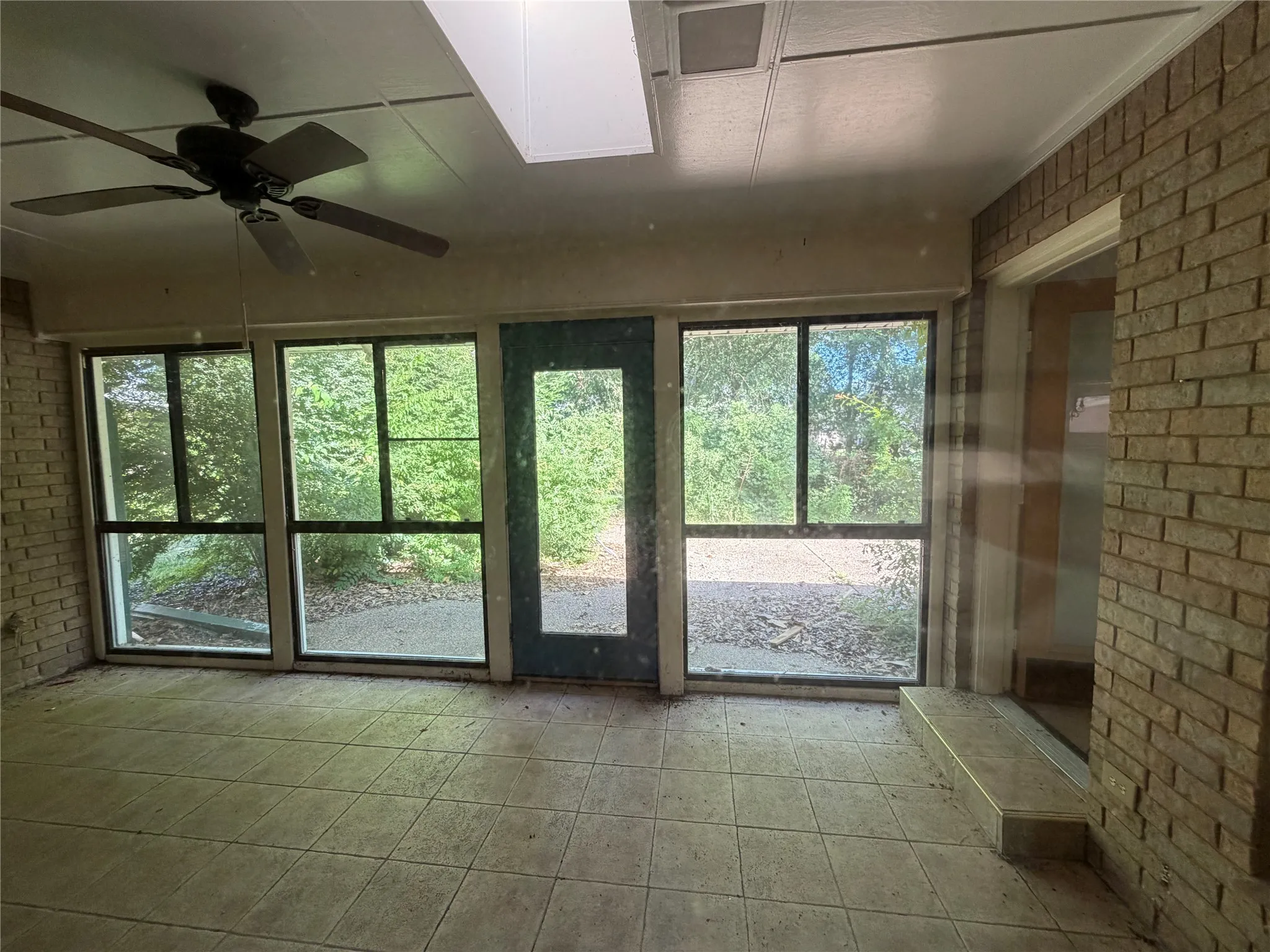 Single Family Residence For Sale in Smith County , 249 N Bay Drive, Bullard, Texas 75757, 3 Bedroom, 3 Bathroom, 2 Garage spaces, 2,283 Sqft, built in 1983, mls#21366999, Real Estate Agent in Bullard, Homes For Sale in Smith county, Homes For Sale in Bullard, Realtor in Bullard Texas, Real Estate Brokerage Independent Realty Texas, Luminita Cordes Realtor