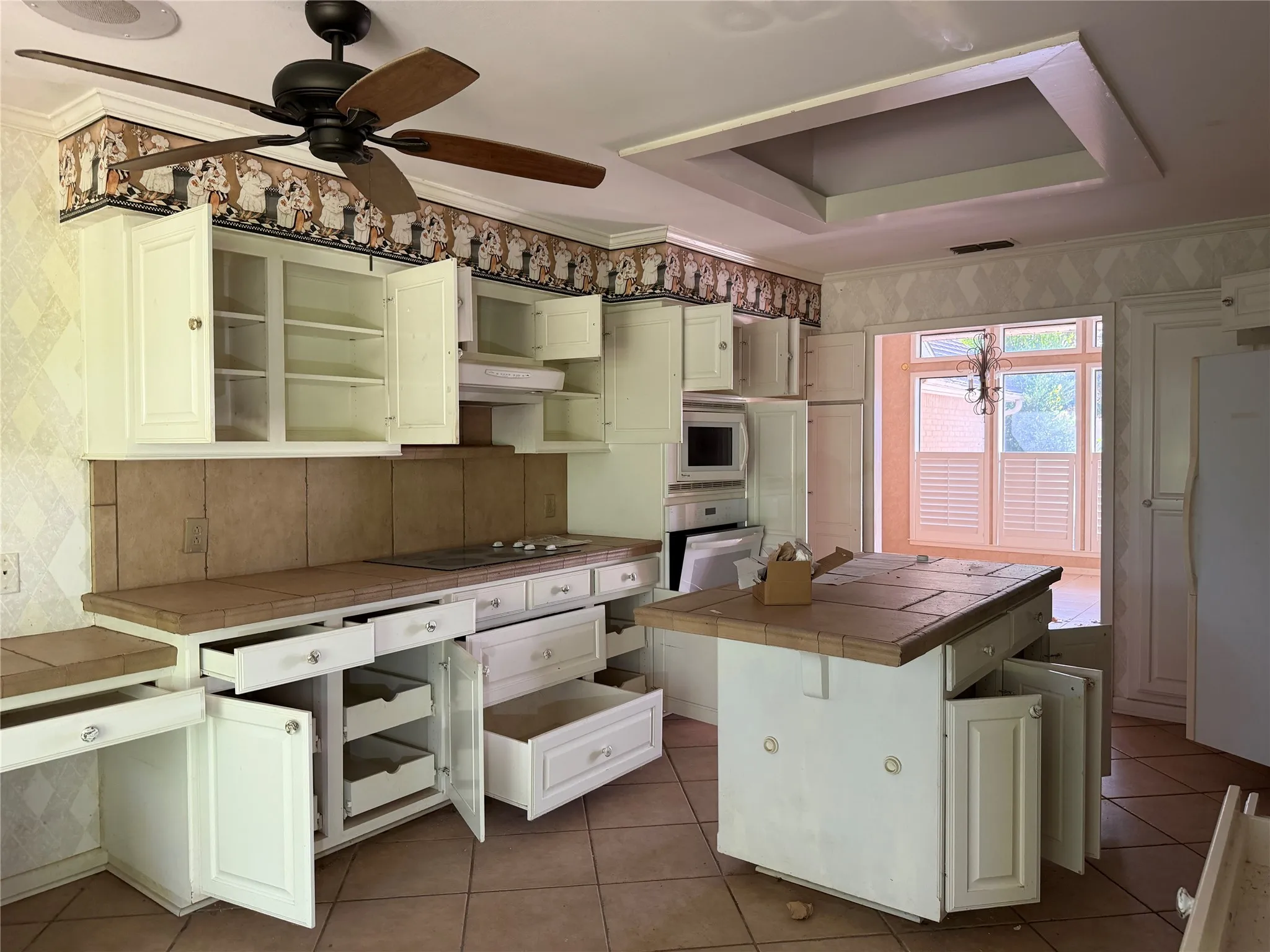 Single Family Residence For Sale in Smith County , 249 N Bay Drive, Bullard, Texas 75757, 3 Bedroom, 3 Bathroom, 2 Garage spaces, 2,283 Sqft, built in 1983, mls#21366999, Real Estate Agent in Bullard, Homes For Sale in Smith county, Homes For Sale in Bullard, Realtor in Bullard Texas, Real Estate Brokerage Independent Realty Texas, Luminita Cordes Realtor