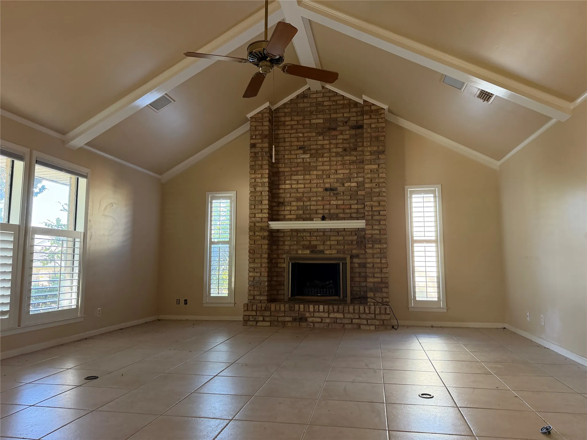 Single Family Residence For Sale in Smith County , 249 N Bay Drive, Bullard, Texas 75757, 3 Bedroom, 3 Bathroom, 2 Garage spaces, 2,283 Sqft, built in 1983, mls#21366999, Real Estate Agent in Bullard, Homes For Sale in Smith county, Homes For Sale in Bullard, Realtor in Bullard Texas, Real Estate Brokerage Independent Realty Texas, Luminita Cordes Realtor