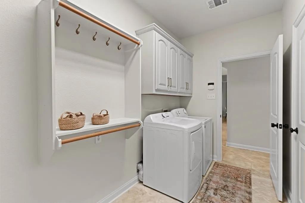 Single Family Residence For Sale in Tarrant County , 7908 Country Meadow Drive, North Richland Hills, Texas 76182, 4 Bedroom, 4 Bathroom, 3 Garage spaces, 3,257 Sqft, built in 2005, mls#21366081, Real Estate Agent in North Richland Hills, Homes For Sale in Tarrant county, Homes For Sale in North Richland Hills, Realtor in North Richland Hills Texas, Real Estate Brokerage Independent Realty Texas, Luminita Cordes Realtor