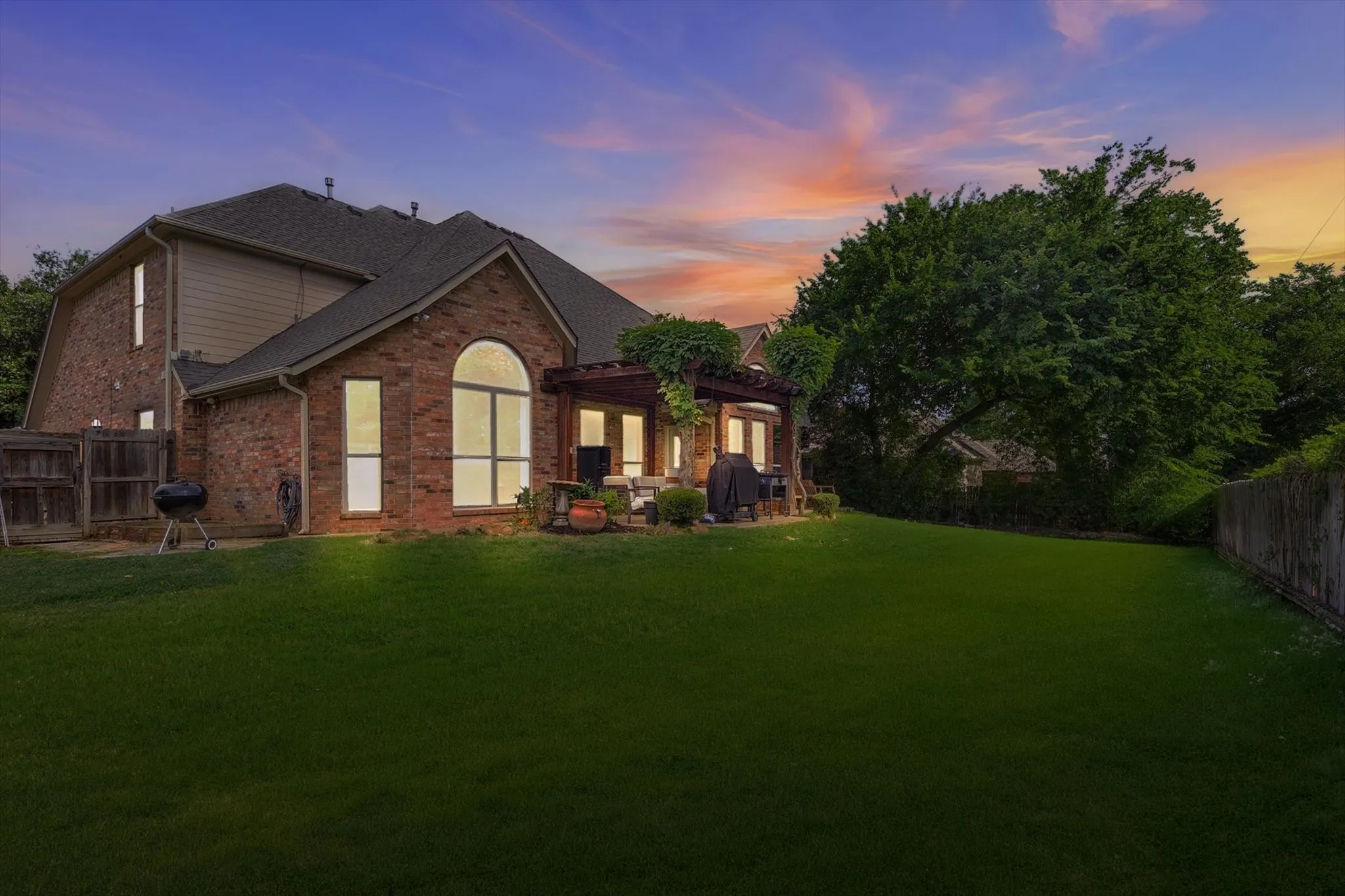 Single Family Residence For Sale in Tarrant County , 7908 Country Meadow Drive, North Richland Hills, Texas 76182, 4 Bedroom, 4 Bathroom, 3 Garage spaces, 3,257 Sqft, built in 2005, mls#21366081, Real Estate Agent in North Richland Hills, Homes For Sale in Tarrant county, Homes For Sale in North Richland Hills, Realtor in North Richland Hills Texas, Real Estate Brokerage Independent Realty Texas, Luminita Cordes Realtor