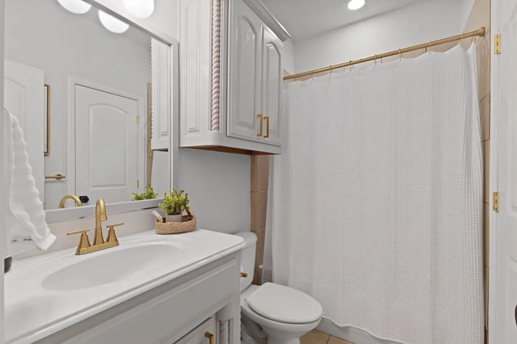 Single Family Residence For Sale in Tarrant County , 7908 Country Meadow Drive, North Richland Hills, Texas 76182, 4 Bedroom, 4 Bathroom, 3 Garage spaces, 3,257 Sqft, built in 2005, mls#21366081, Real Estate Agent in North Richland Hills, Homes For Sale in Tarrant county, Homes For Sale in North Richland Hills, Realtor in North Richland Hills Texas, Real Estate Brokerage Independent Realty Texas, Luminita Cordes Realtor