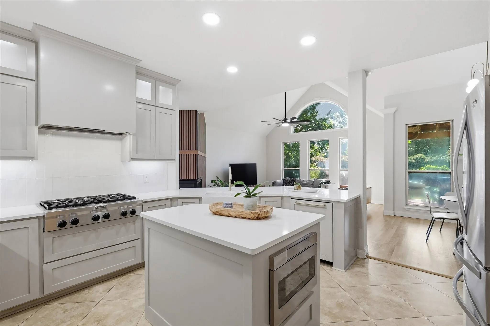Single Family Residence For Sale in Tarrant County , 7908 Country Meadow Drive, North Richland Hills, Texas 76182, 4 Bedroom, 4 Bathroom, 3 Garage spaces, 3,257 Sqft, built in 2005, mls#21366081, Real Estate Agent in North Richland Hills, Homes For Sale in Tarrant county, Homes For Sale in North Richland Hills, Realtor in North Richland Hills Texas, Real Estate Brokerage Independent Realty Texas, Luminita Cordes Realtor