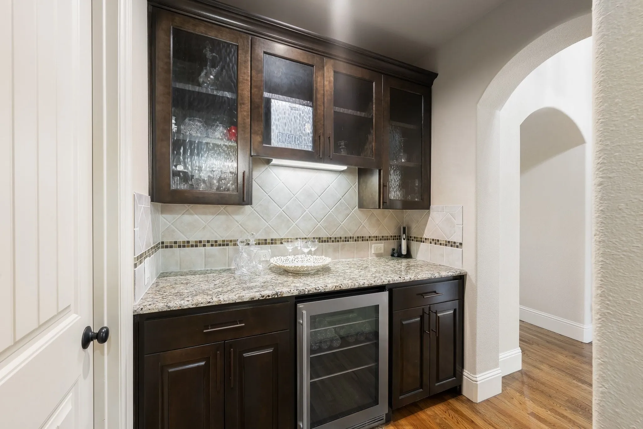 Single Family Residence For Sale in Dallas County , 5816 Shoreside Drive, Irving, Texas 75039, 5 Bedroom, 5 Bathroom, 2 Garage spaces, 4,225 Sqft, built in 2010, mls#21361324, Real Estate Agent in Irving, Homes For Sale in Dallas county, Homes For Sale in Irving, Realtor in Irving Texas, Real Estate Brokerage Independent Realty Texas, Luminita Cordes Realtor