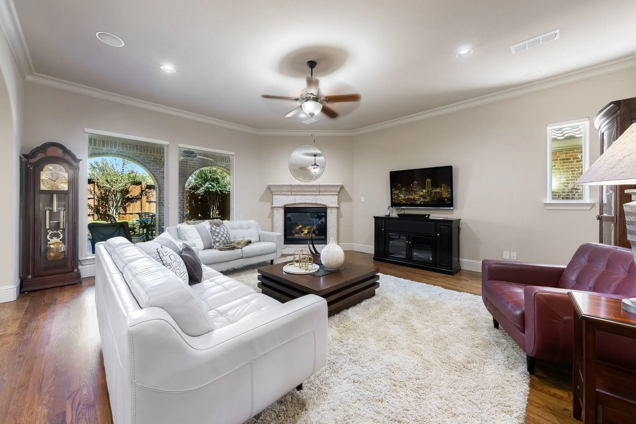 Single Family Residence For Sale in Dallas County , 5816 Shoreside Drive, Irving, Texas 75039, 5 Bedroom, 5 Bathroom, 2 Garage spaces, 4,225 Sqft, built in 2010, mls#21361324, Real Estate Agent in Irving, Homes For Sale in Dallas county, Homes For Sale in Irving, Realtor in Irving Texas, Real Estate Brokerage Independent Realty Texas, Luminita Cordes Realtor