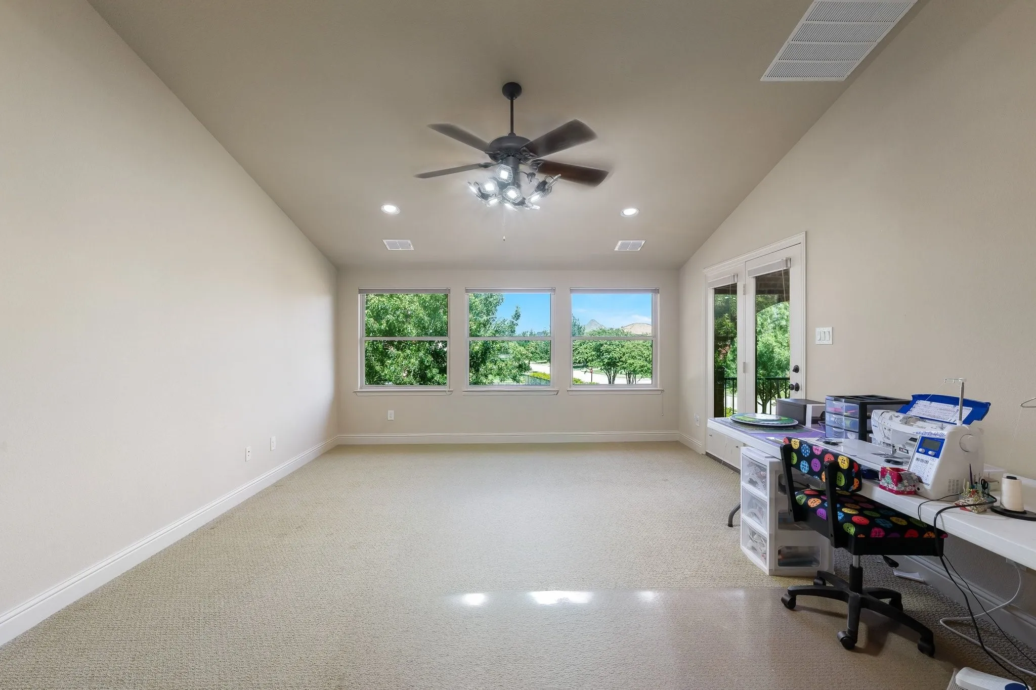 Single Family Residence For Sale in Dallas County , 5816 Shoreside Drive, Irving, Texas 75039, 5 Bedroom, 5 Bathroom, 2 Garage spaces, 4,225 Sqft, built in 2010, mls#21361324, Real Estate Agent in Irving, Homes For Sale in Dallas county, Homes For Sale in Irving, Realtor in Irving Texas, Real Estate Brokerage Independent Realty Texas, Luminita Cordes Realtor