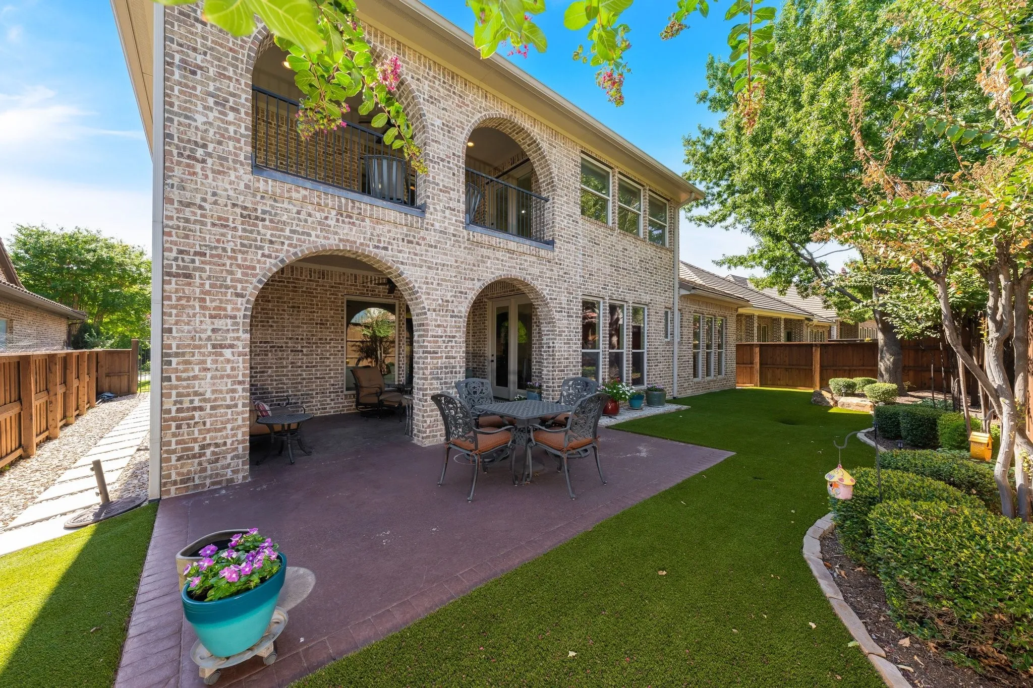 Single Family Residence For Sale in Dallas County , 5816 Shoreside Drive, Irving, Texas 75039, 5 Bedroom, 5 Bathroom, 2 Garage spaces, 4,225 Sqft, built in 2010, mls#21361324, Real Estate Agent in Irving, Homes For Sale in Dallas county, Homes For Sale in Irving, Realtor in Irving Texas, Real Estate Brokerage Independent Realty Texas, Luminita Cordes Realtor