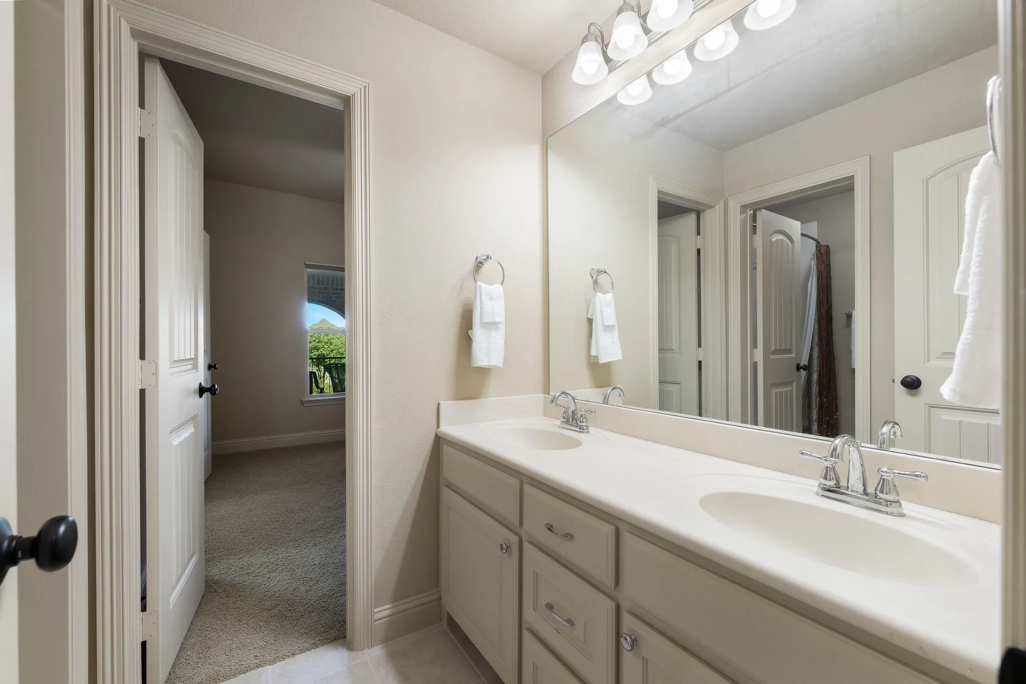 Single Family Residence For Sale in Dallas County , 5816 Shoreside Drive, Irving, Texas 75039, 5 Bedroom, 5 Bathroom, 2 Garage spaces, 4,225 Sqft, built in 2010, mls#21361324, Real Estate Agent in Irving, Homes For Sale in Dallas county, Homes For Sale in Irving, Realtor in Irving Texas, Real Estate Brokerage Independent Realty Texas, Luminita Cordes Realtor