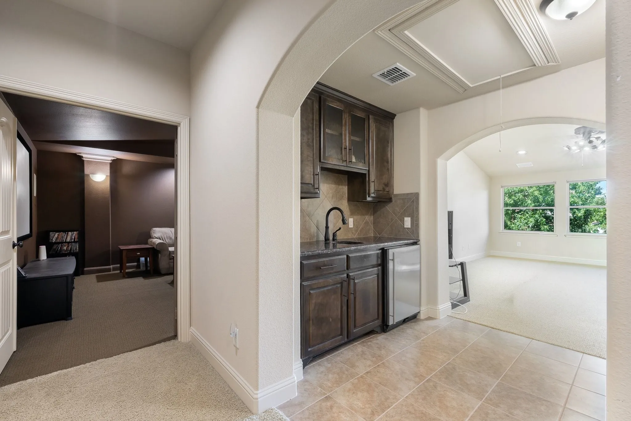 Single Family Residence For Sale in Dallas County , 5816 Shoreside Drive, Irving, Texas 75039, 5 Bedroom, 5 Bathroom, 2 Garage spaces, 4,225 Sqft, built in 2010, mls#21361324, Real Estate Agent in Irving, Homes For Sale in Dallas county, Homes For Sale in Irving, Realtor in Irving Texas, Real Estate Brokerage Independent Realty Texas, Luminita Cordes Realtor