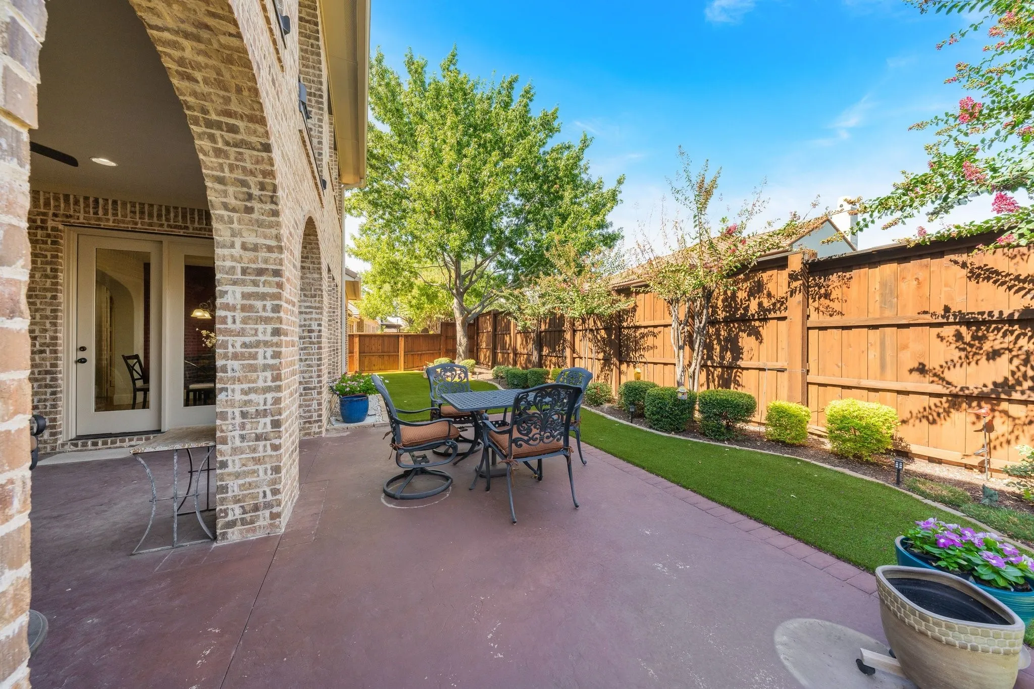 Single Family Residence For Sale in Dallas County , 5816 Shoreside Drive, Irving, Texas 75039, 5 Bedroom, 5 Bathroom, 2 Garage spaces, 4,225 Sqft, built in 2010, mls#21361324, Real Estate Agent in Irving, Homes For Sale in Dallas county, Homes For Sale in Irving, Realtor in Irving Texas, Real Estate Brokerage Independent Realty Texas, Luminita Cordes Realtor