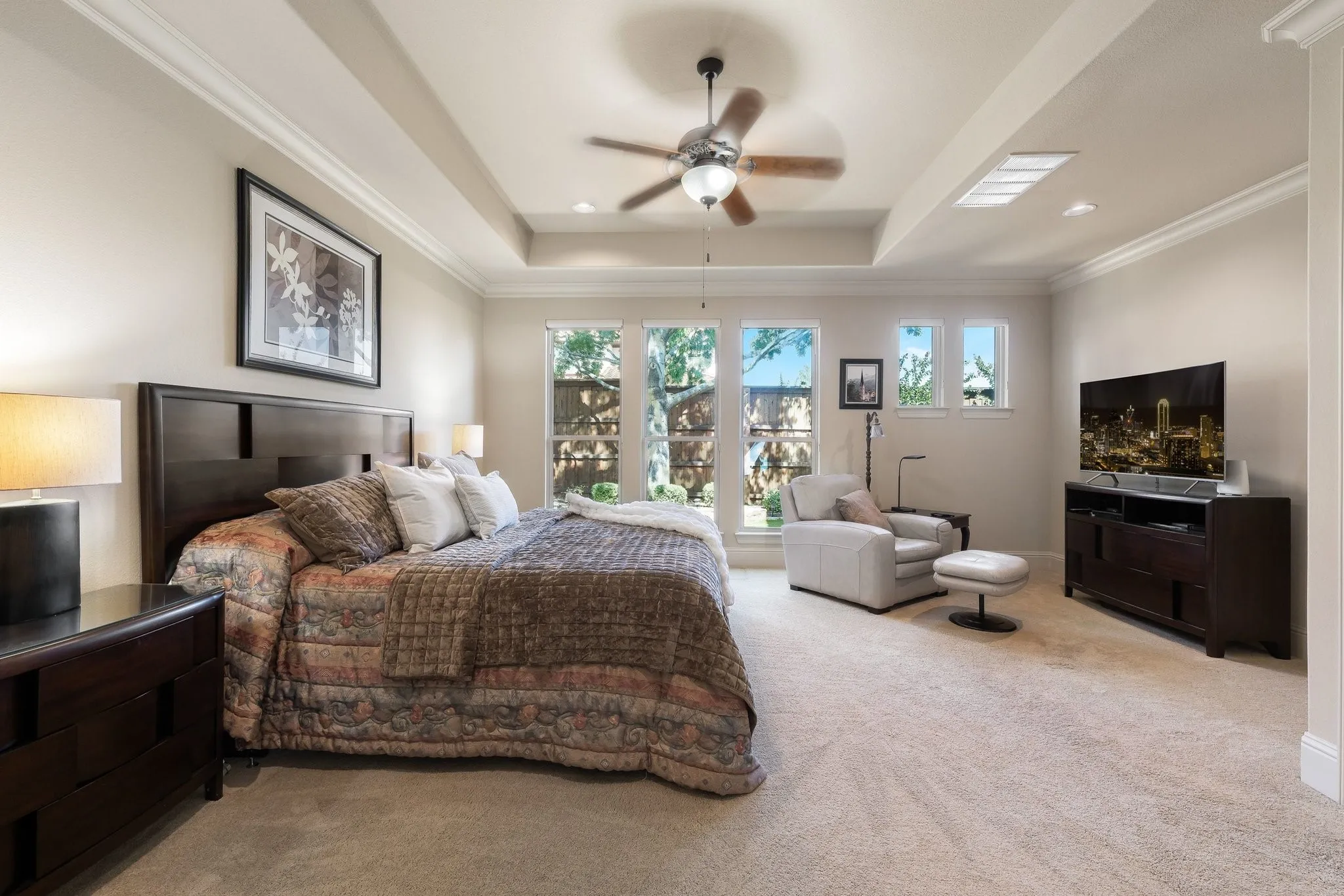 Single Family Residence For Sale in Dallas County , 5816 Shoreside Drive, Irving, Texas 75039, 5 Bedroom, 5 Bathroom, 2 Garage spaces, 4,225 Sqft, built in 2010, mls#21361324, Real Estate Agent in Irving, Homes For Sale in Dallas county, Homes For Sale in Irving, Realtor in Irving Texas, Real Estate Brokerage Independent Realty Texas, Luminita Cordes Realtor