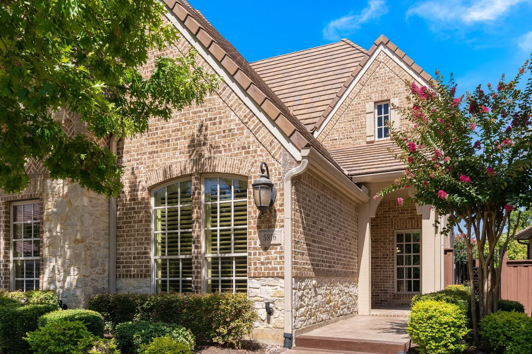 Single Family Residence For Sale in Dallas County , 5816 Shoreside Drive, Irving, Texas 75039, 5 Bedroom, 5 Bathroom, 2 Garage spaces, 4,225 Sqft, built in 2010, mls#21361324, Real Estate Agent in Irving, Homes For Sale in Dallas county, Homes For Sale in Irving, Realtor in Irving Texas, Real Estate Brokerage Independent Realty Texas, Luminita Cordes Realtor