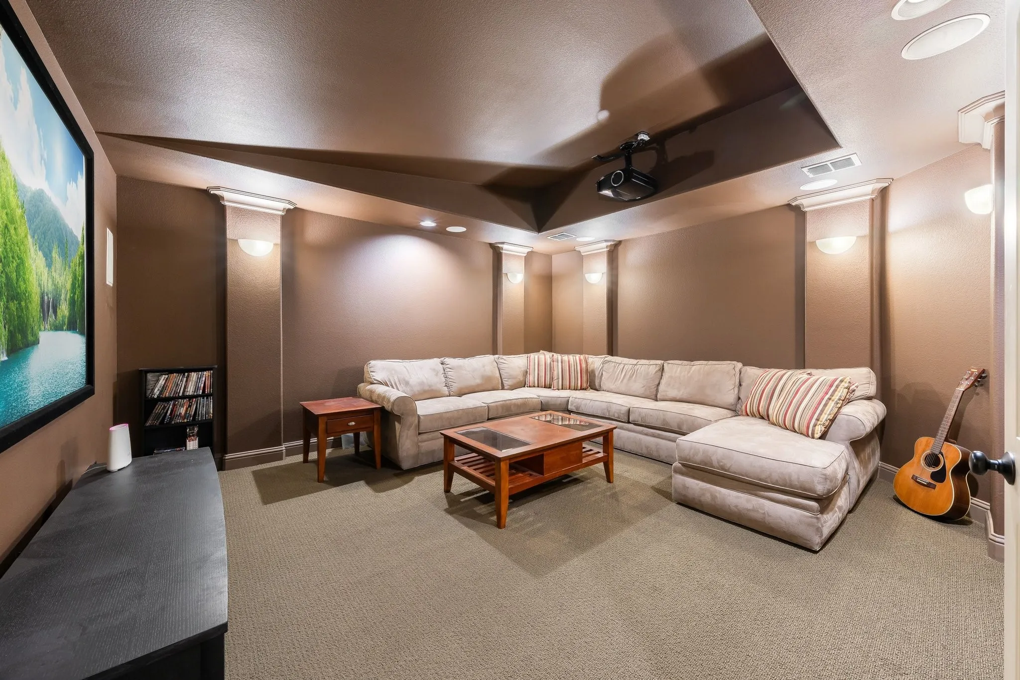 Single Family Residence For Sale in Dallas County , 5816 Shoreside Drive, Irving, Texas 75039, 5 Bedroom, 5 Bathroom, 2 Garage spaces, 4,225 Sqft, built in 2010, mls#21361324, Real Estate Agent in Irving, Homes For Sale in Dallas county, Homes For Sale in Irving, Realtor in Irving Texas, Real Estate Brokerage Independent Realty Texas, Luminita Cordes Realtor