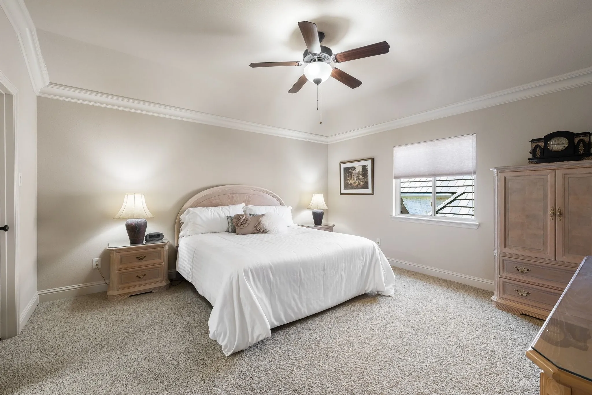 Single Family Residence For Sale in Dallas County , 5816 Shoreside Drive, Irving, Texas 75039, 5 Bedroom, 5 Bathroom, 2 Garage spaces, 4,225 Sqft, built in 2010, mls#21361324, Real Estate Agent in Irving, Homes For Sale in Dallas county, Homes For Sale in Irving, Realtor in Irving Texas, Real Estate Brokerage Independent Realty Texas, Luminita Cordes Realtor