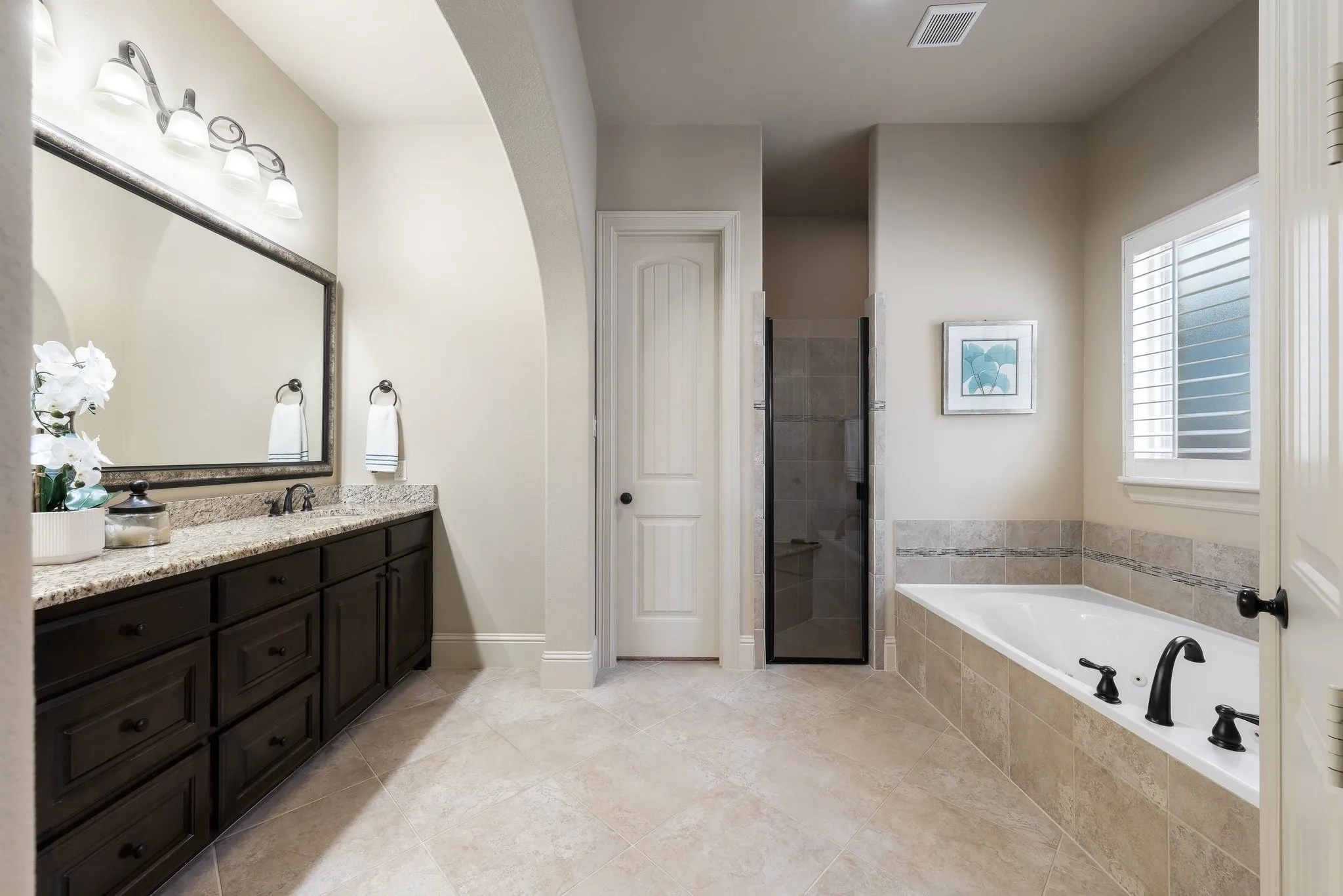Single Family Residence For Sale in Dallas County , 5816 Shoreside Drive, Irving, Texas 75039, 5 Bedroom, 5 Bathroom, 2 Garage spaces, 4,225 Sqft, built in 2010, mls#21361324, Real Estate Agent in Irving, Homes For Sale in Dallas county, Homes For Sale in Irving, Realtor in Irving Texas, Real Estate Brokerage Independent Realty Texas, Luminita Cordes Realtor