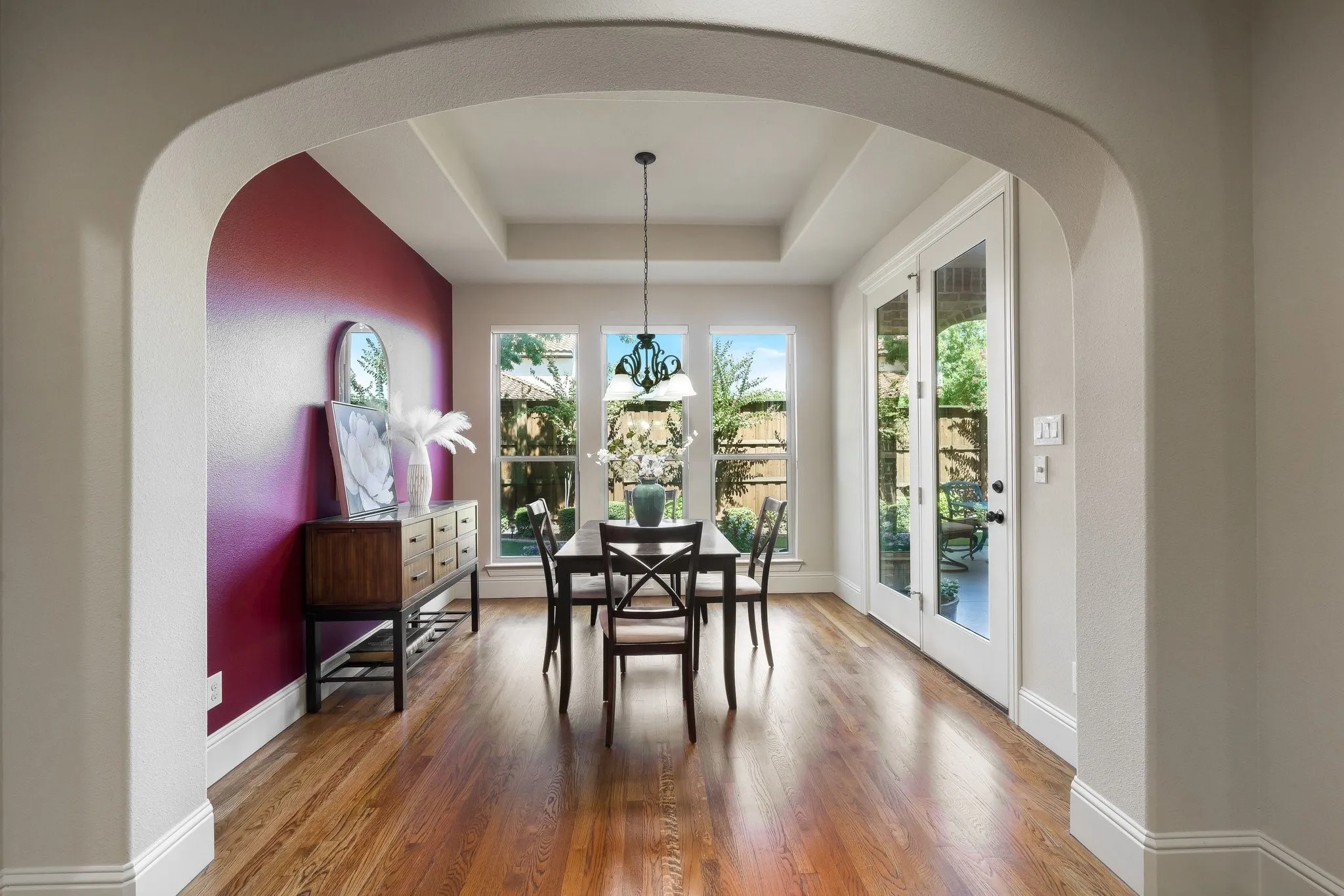 Single Family Residence For Sale in Dallas County , 5816 Shoreside Drive, Irving, Texas 75039, 5 Bedroom, 5 Bathroom, 2 Garage spaces, 4,225 Sqft, built in 2010, mls#21361324, Real Estate Agent in Irving, Homes For Sale in Dallas county, Homes For Sale in Irving, Realtor in Irving Texas, Real Estate Brokerage Independent Realty Texas, Luminita Cordes Realtor
