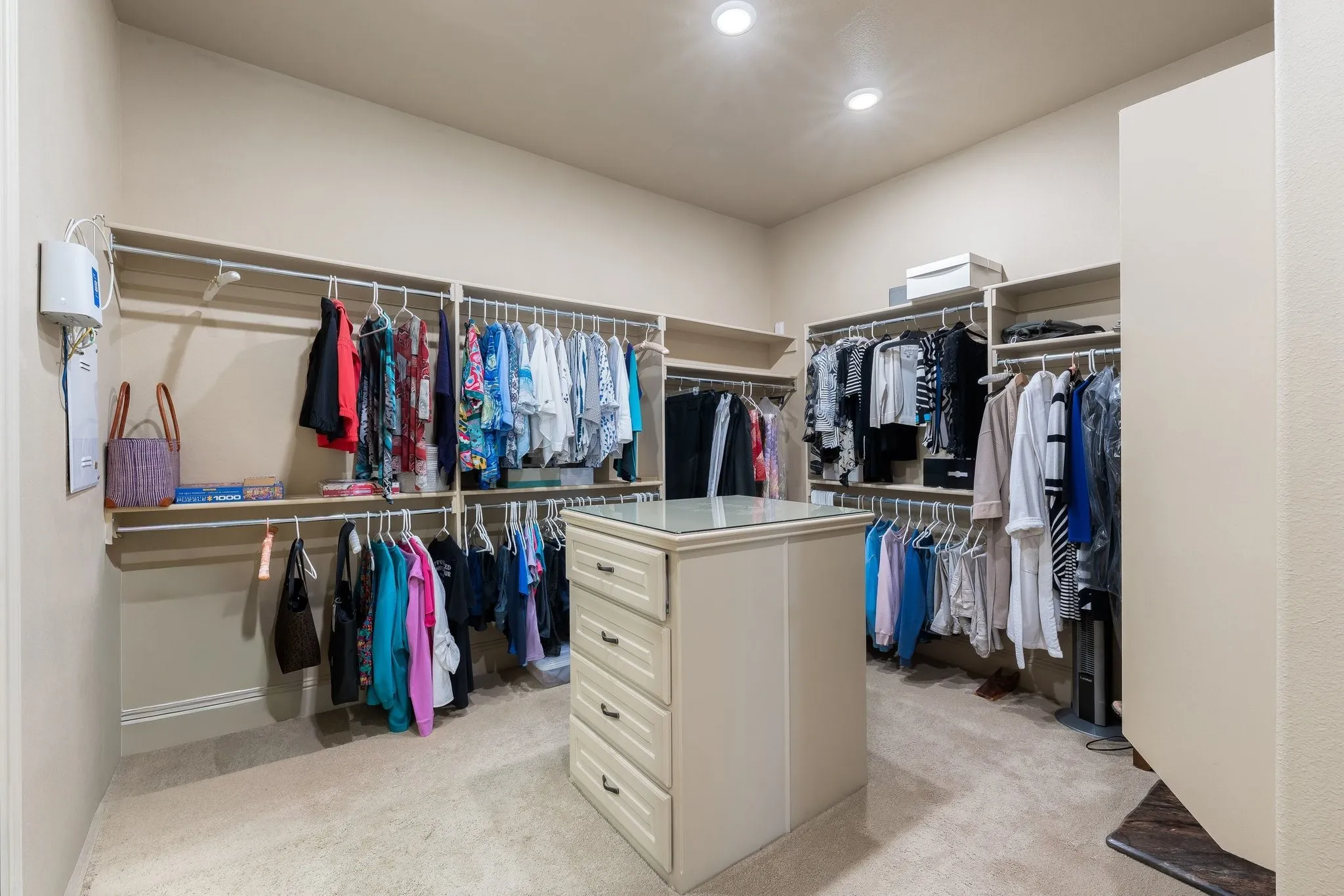 Single Family Residence For Sale in Dallas County , 5816 Shoreside Drive, Irving, Texas 75039, 5 Bedroom, 5 Bathroom, 2 Garage spaces, 4,225 Sqft, built in 2010, mls#21361324, Real Estate Agent in Irving, Homes For Sale in Dallas county, Homes For Sale in Irving, Realtor in Irving Texas, Real Estate Brokerage Independent Realty Texas, Luminita Cordes Realtor