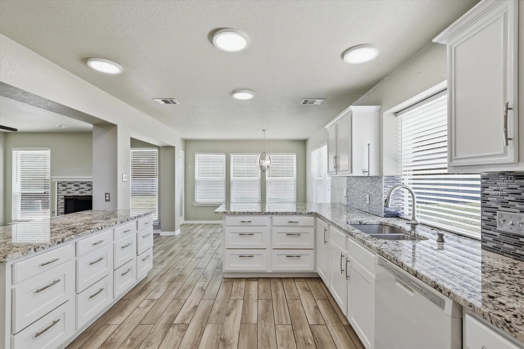 Single Family Residence For Sale in Tarrant County , 9737 Maryville Lane, Fort Worth, Texas 76108, 4 Bedroom, 3 Bathroom, 2 Garage spaces, 2,159 Sqft, built in 2001, mls#21366986, Real Estate Agent in Fort Worth, Homes For Sale in Tarrant county, Homes For Sale in Fort Worth, Realtor in Fort Worth Texas, Real Estate Brokerage Independent Realty Texas, Luminita Cordes Realtor