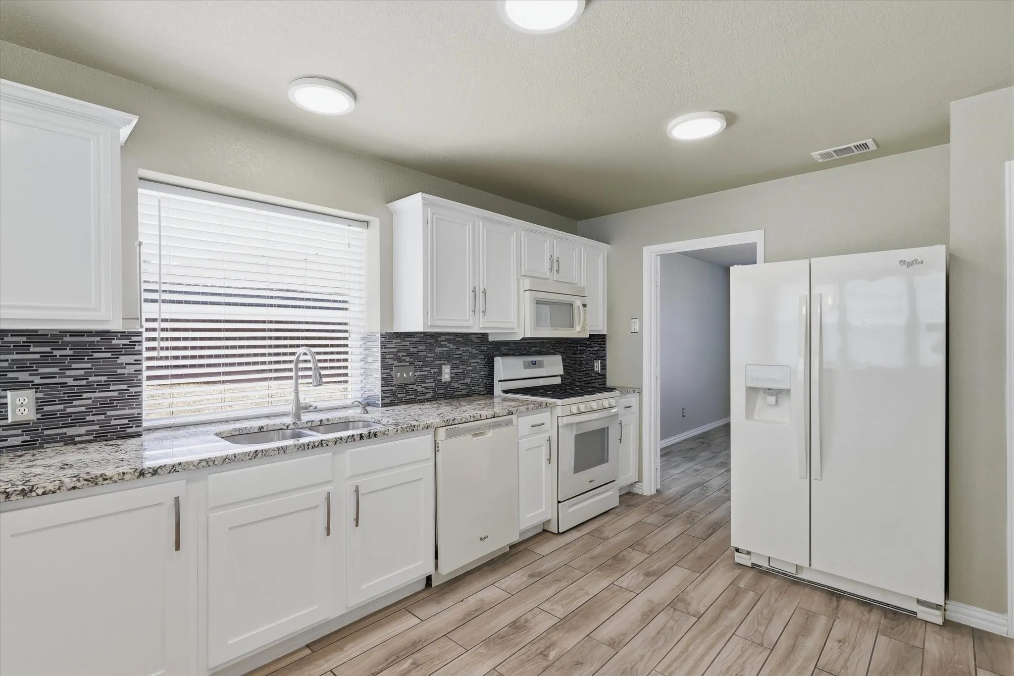Single Family Residence For Sale in Tarrant County , 9737 Maryville Lane, Fort Worth, Texas 76108, 4 Bedroom, 3 Bathroom, 2 Garage spaces, 2,159 Sqft, built in 2001, mls#21366986, Real Estate Agent in Fort Worth, Homes For Sale in Tarrant county, Homes For Sale in Fort Worth, Realtor in Fort Worth Texas, Real Estate Brokerage Independent Realty Texas, Luminita Cordes Realtor
