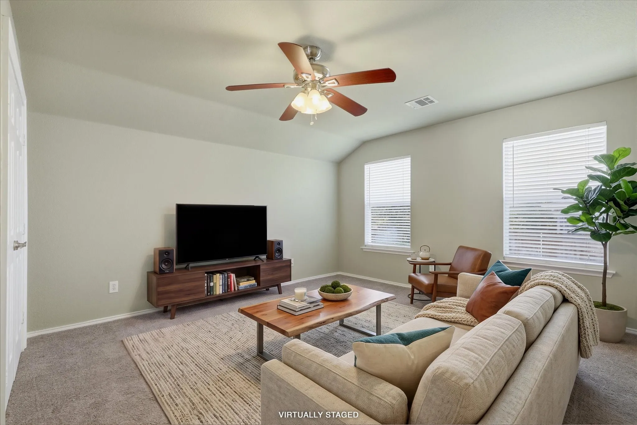 Single Family Residence For Sale in Tarrant County , 9737 Maryville Lane, Fort Worth, Texas 76108, 4 Bedroom, 3 Bathroom, 2 Garage spaces, 2,159 Sqft, built in 2001, mls#21366986, Real Estate Agent in Fort Worth, Homes For Sale in Tarrant county, Homes For Sale in Fort Worth, Realtor in Fort Worth Texas, Real Estate Brokerage Independent Realty Texas, Luminita Cordes Realtor