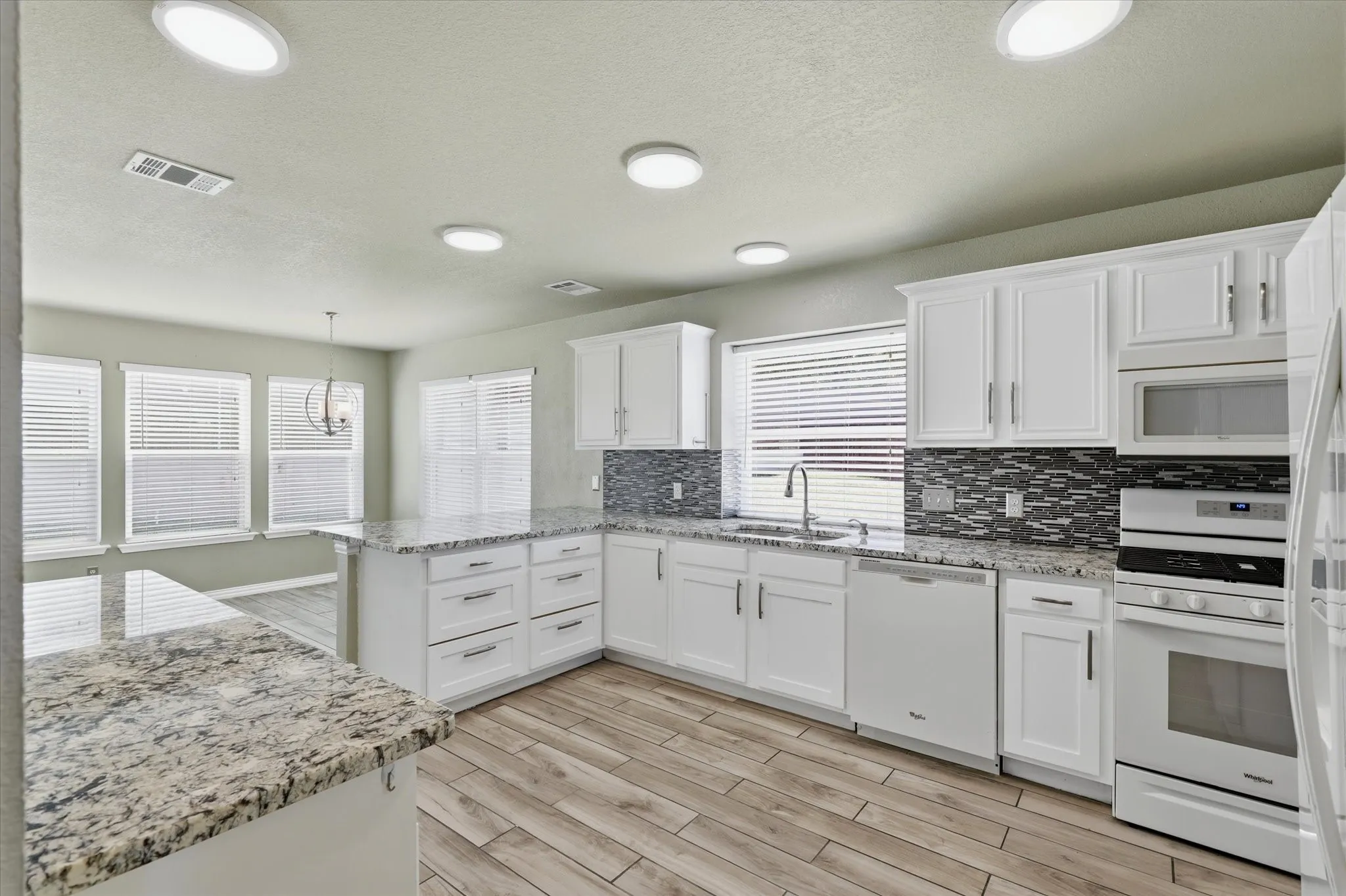 Single Family Residence For Sale in Tarrant County , 9737 Maryville Lane, Fort Worth, Texas 76108, 4 Bedroom, 3 Bathroom, 2 Garage spaces, 2,159 Sqft, built in 2001, mls#21366986, Real Estate Agent in Fort Worth, Homes For Sale in Tarrant county, Homes For Sale in Fort Worth, Realtor in Fort Worth Texas, Real Estate Brokerage Independent Realty Texas, Luminita Cordes Realtor