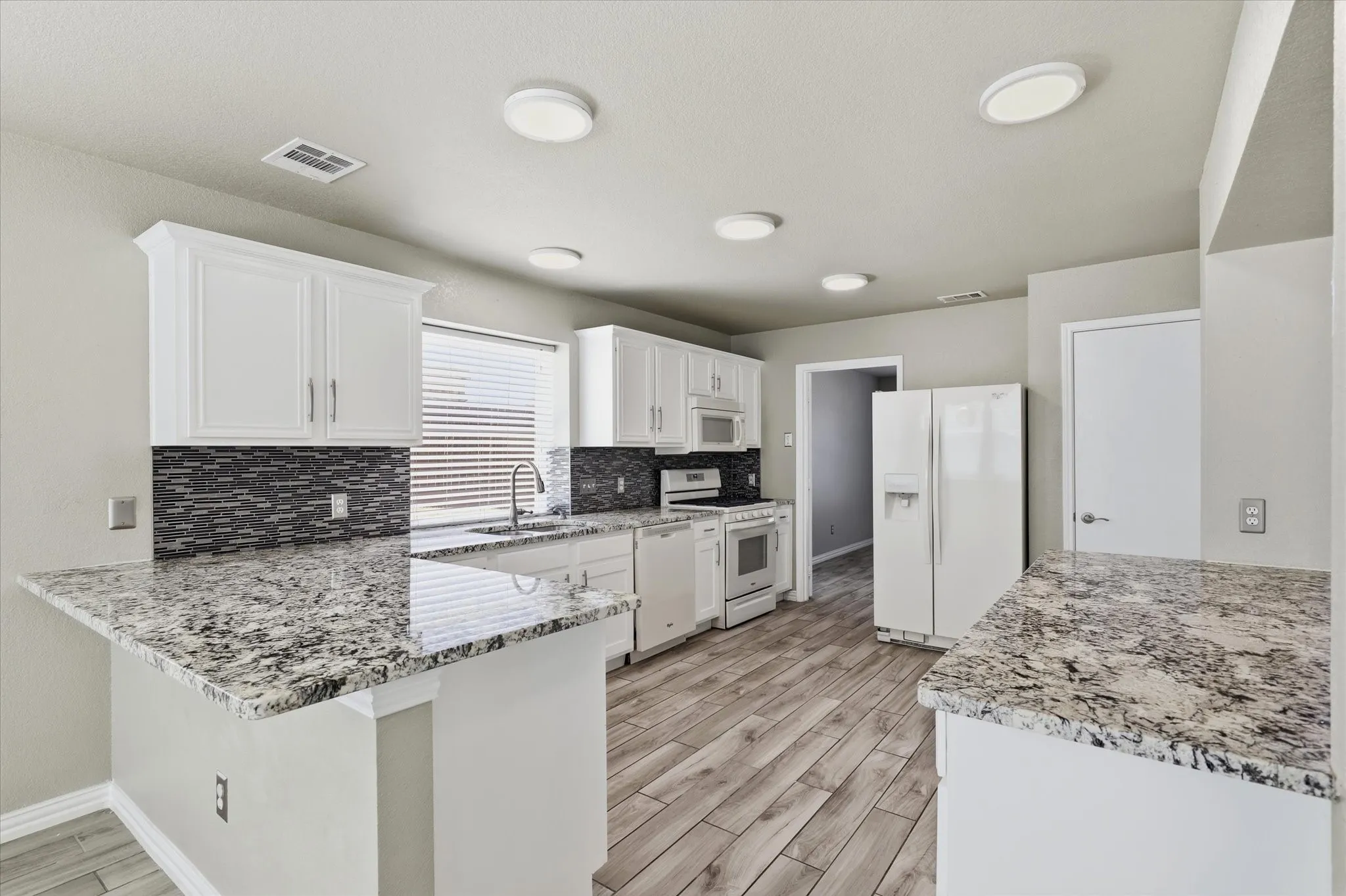 Single Family Residence For Sale in Tarrant County , 9737 Maryville Lane, Fort Worth, Texas 76108, 4 Bedroom, 3 Bathroom, 2 Garage spaces, 2,159 Sqft, built in 2001, mls#21366986, Real Estate Agent in Fort Worth, Homes For Sale in Tarrant county, Homes For Sale in Fort Worth, Realtor in Fort Worth Texas, Real Estate Brokerage Independent Realty Texas, Luminita Cordes Realtor