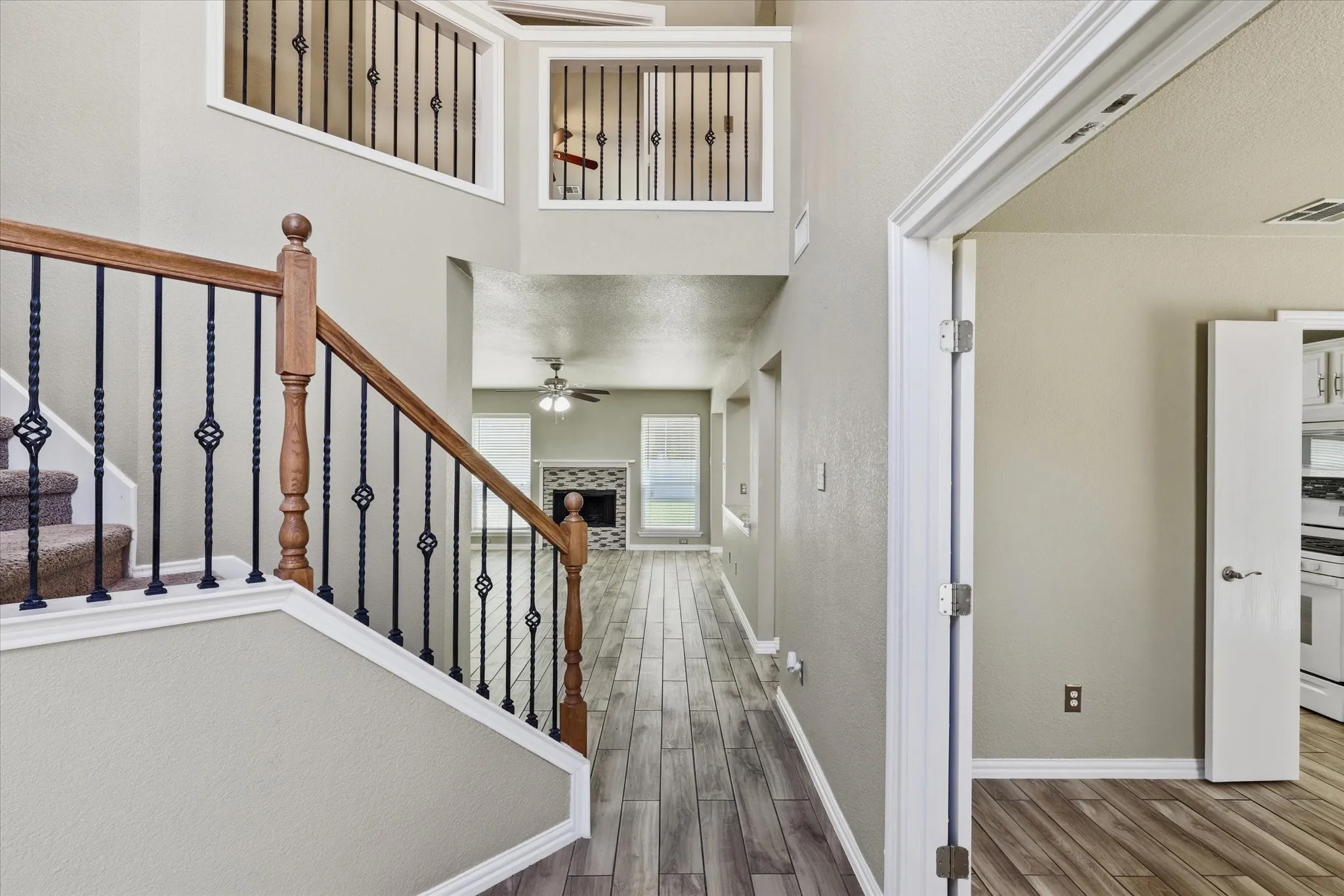 Single Family Residence For Sale in Tarrant County , 9737 Maryville Lane, Fort Worth, Texas 76108, 4 Bedroom, 3 Bathroom, 2 Garage spaces, 2,159 Sqft, built in 2001, mls#21366986, Real Estate Agent in Fort Worth, Homes For Sale in Tarrant county, Homes For Sale in Fort Worth, Realtor in Fort Worth Texas, Real Estate Brokerage Independent Realty Texas, Luminita Cordes Realtor