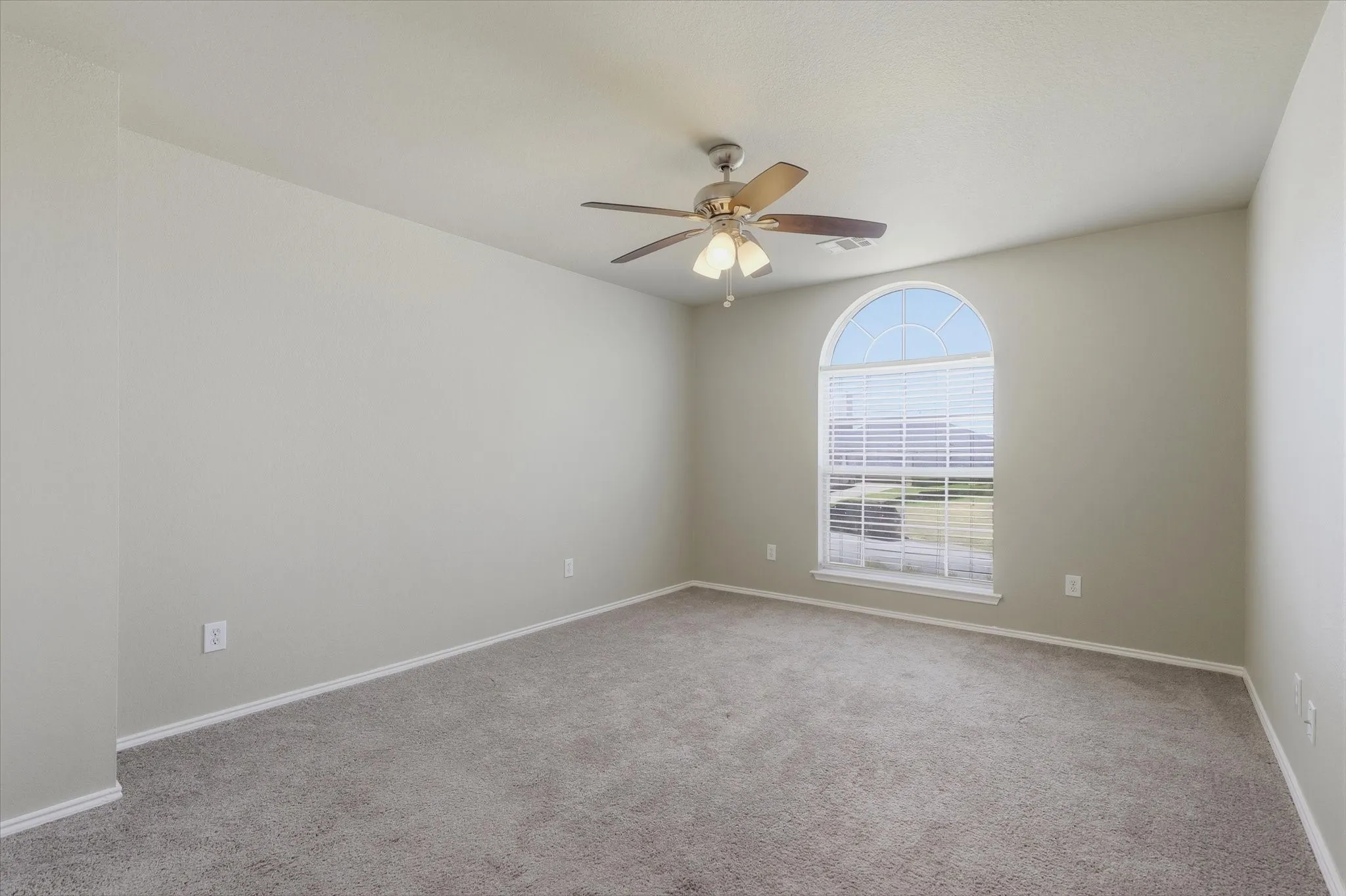 Single Family Residence For Sale in Tarrant County , 9737 Maryville Lane, Fort Worth, Texas 76108, 4 Bedroom, 3 Bathroom, 2 Garage spaces, 2,159 Sqft, built in 2001, mls#21366986, Real Estate Agent in Fort Worth, Homes For Sale in Tarrant county, Homes For Sale in Fort Worth, Realtor in Fort Worth Texas, Real Estate Brokerage Independent Realty Texas, Luminita Cordes Realtor