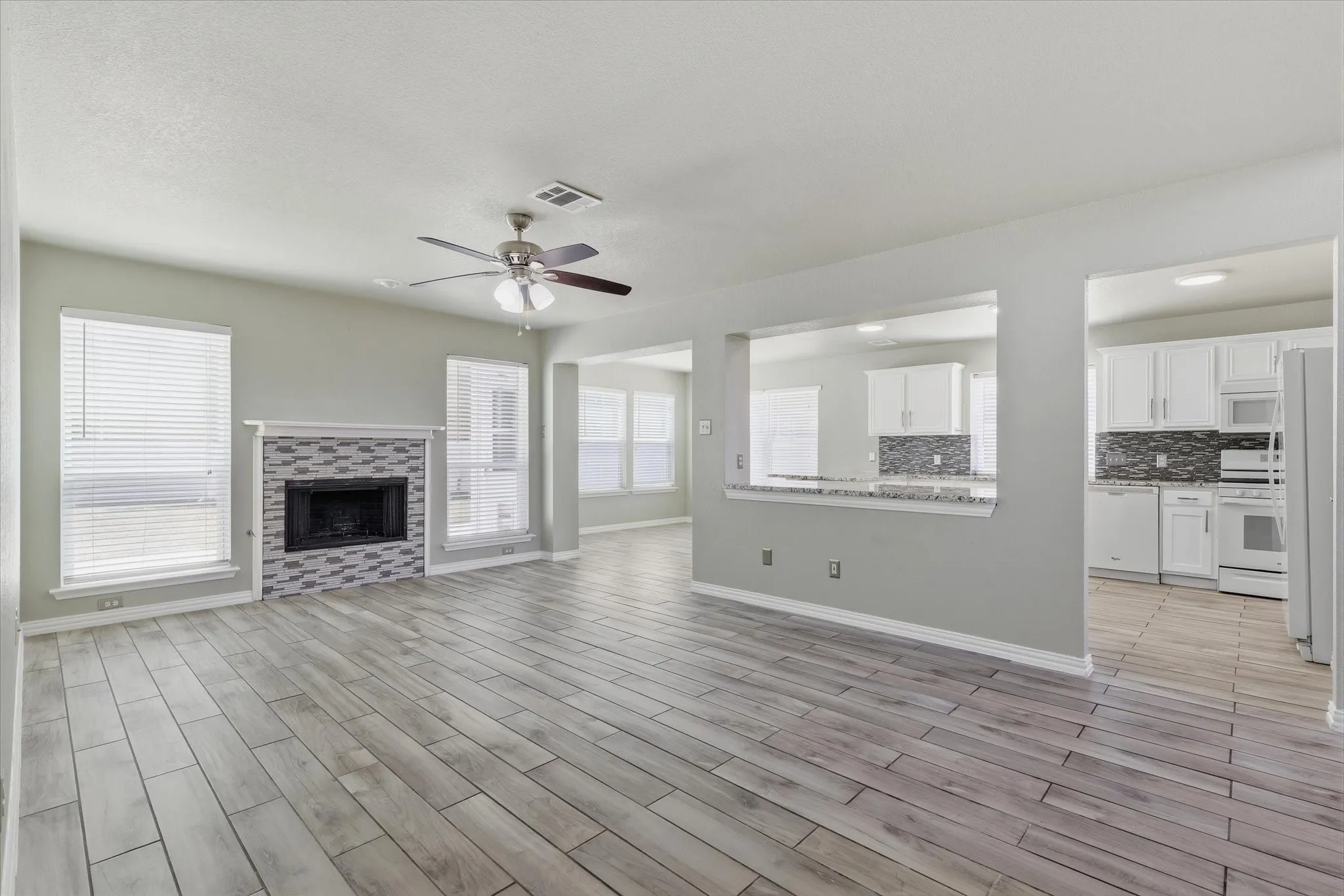Single Family Residence For Sale in Tarrant County , 9737 Maryville Lane, Fort Worth, Texas 76108, 4 Bedroom, 3 Bathroom, 2 Garage spaces, 2,159 Sqft, built in 2001, mls#21366986, Real Estate Agent in Fort Worth, Homes For Sale in Tarrant county, Homes For Sale in Fort Worth, Realtor in Fort Worth Texas, Real Estate Brokerage Independent Realty Texas, Luminita Cordes Realtor