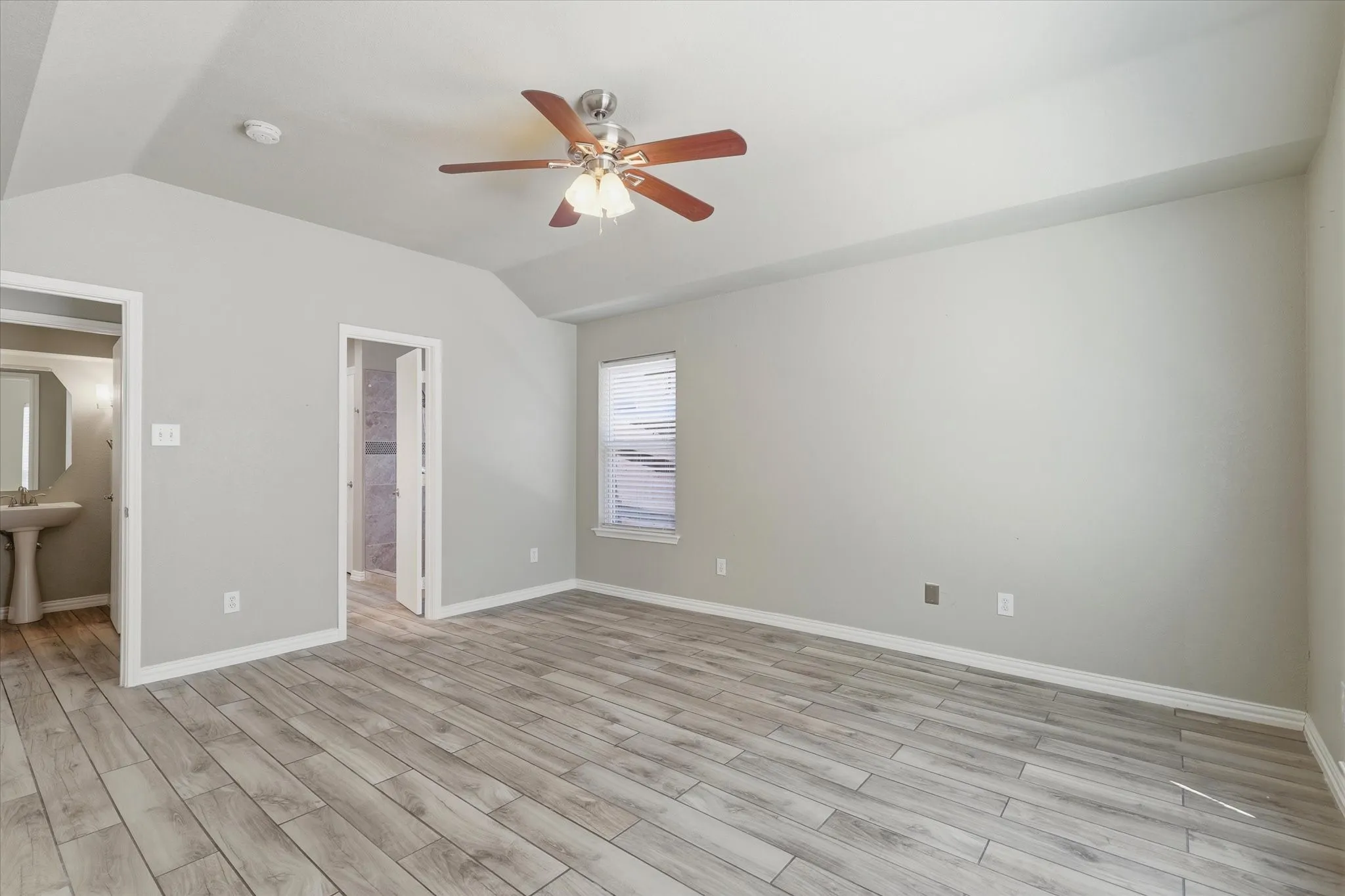 Single Family Residence For Sale in Tarrant County , 9737 Maryville Lane, Fort Worth, Texas 76108, 4 Bedroom, 3 Bathroom, 2 Garage spaces, 2,159 Sqft, built in 2001, mls#21366986, Real Estate Agent in Fort Worth, Homes For Sale in Tarrant county, Homes For Sale in Fort Worth, Realtor in Fort Worth Texas, Real Estate Brokerage Independent Realty Texas, Luminita Cordes Realtor