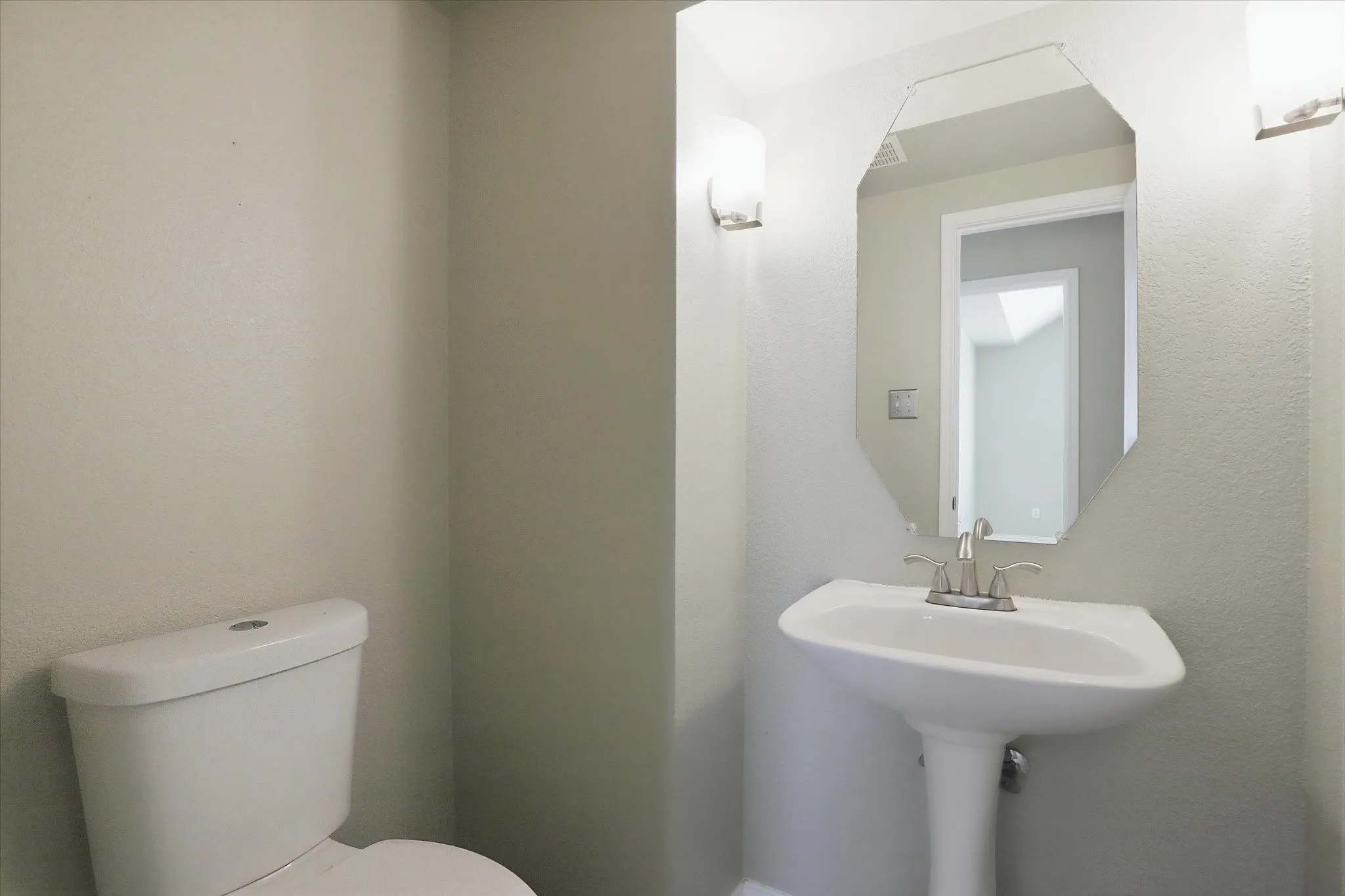 Single Family Residence For Sale in Tarrant County , 9737 Maryville Lane, Fort Worth, Texas 76108, 4 Bedroom, 3 Bathroom, 2 Garage spaces, 2,159 Sqft, built in 2001, mls#21366986, Real Estate Agent in Fort Worth, Homes For Sale in Tarrant county, Homes For Sale in Fort Worth, Realtor in Fort Worth Texas, Real Estate Brokerage Independent Realty Texas, Luminita Cordes Realtor