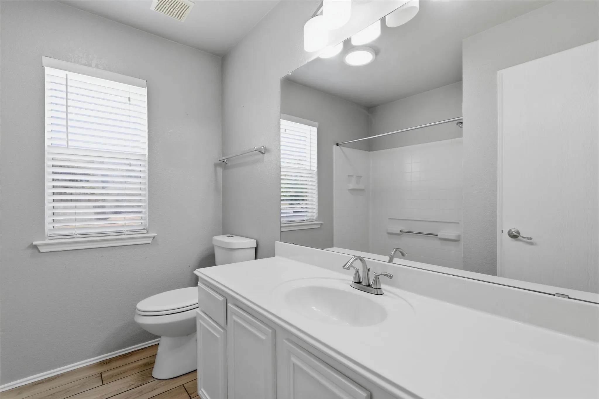 Single Family Residence For Sale in Tarrant County , 9737 Maryville Lane, Fort Worth, Texas 76108, 4 Bedroom, 3 Bathroom, 2 Garage spaces, 2,159 Sqft, built in 2001, mls#21366986, Real Estate Agent in Fort Worth, Homes For Sale in Tarrant county, Homes For Sale in Fort Worth, Realtor in Fort Worth Texas, Real Estate Brokerage Independent Realty Texas, Luminita Cordes Realtor