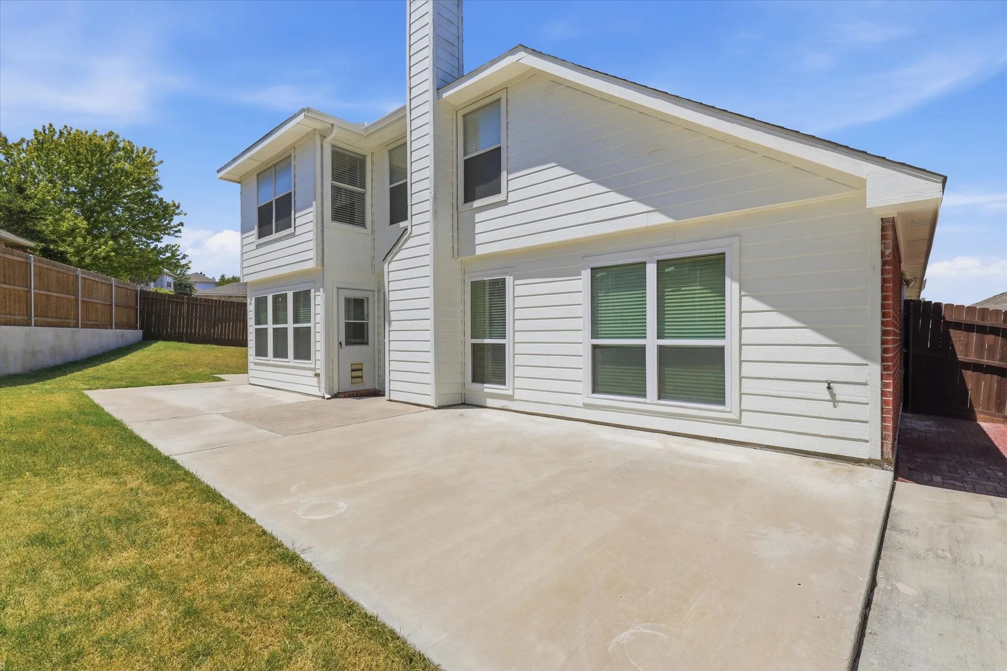 Single Family Residence For Sale in Tarrant County , 9737 Maryville Lane, Fort Worth, Texas 76108, 4 Bedroom, 3 Bathroom, 2 Garage spaces, 2,159 Sqft, built in 2001, mls#21366986, Real Estate Agent in Fort Worth, Homes For Sale in Tarrant county, Homes For Sale in Fort Worth, Realtor in Fort Worth Texas, Real Estate Brokerage Independent Realty Texas, Luminita Cordes Realtor