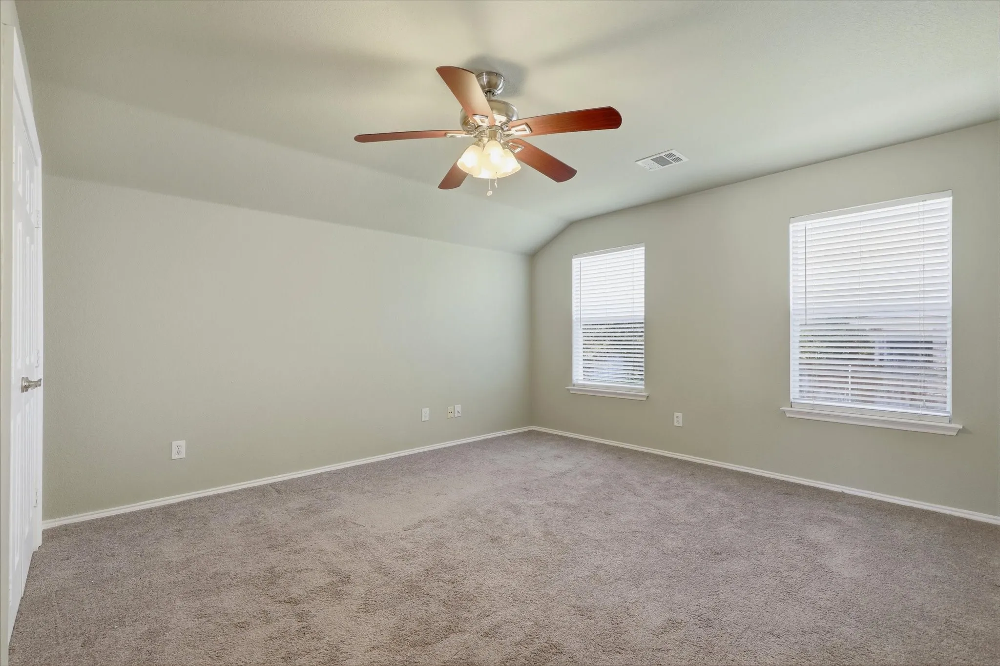 Single Family Residence For Sale in Tarrant County , 9737 Maryville Lane, Fort Worth, Texas 76108, 4 Bedroom, 3 Bathroom, 2 Garage spaces, 2,159 Sqft, built in 2001, mls#21366986, Real Estate Agent in Fort Worth, Homes For Sale in Tarrant county, Homes For Sale in Fort Worth, Realtor in Fort Worth Texas, Real Estate Brokerage Independent Realty Texas, Luminita Cordes Realtor