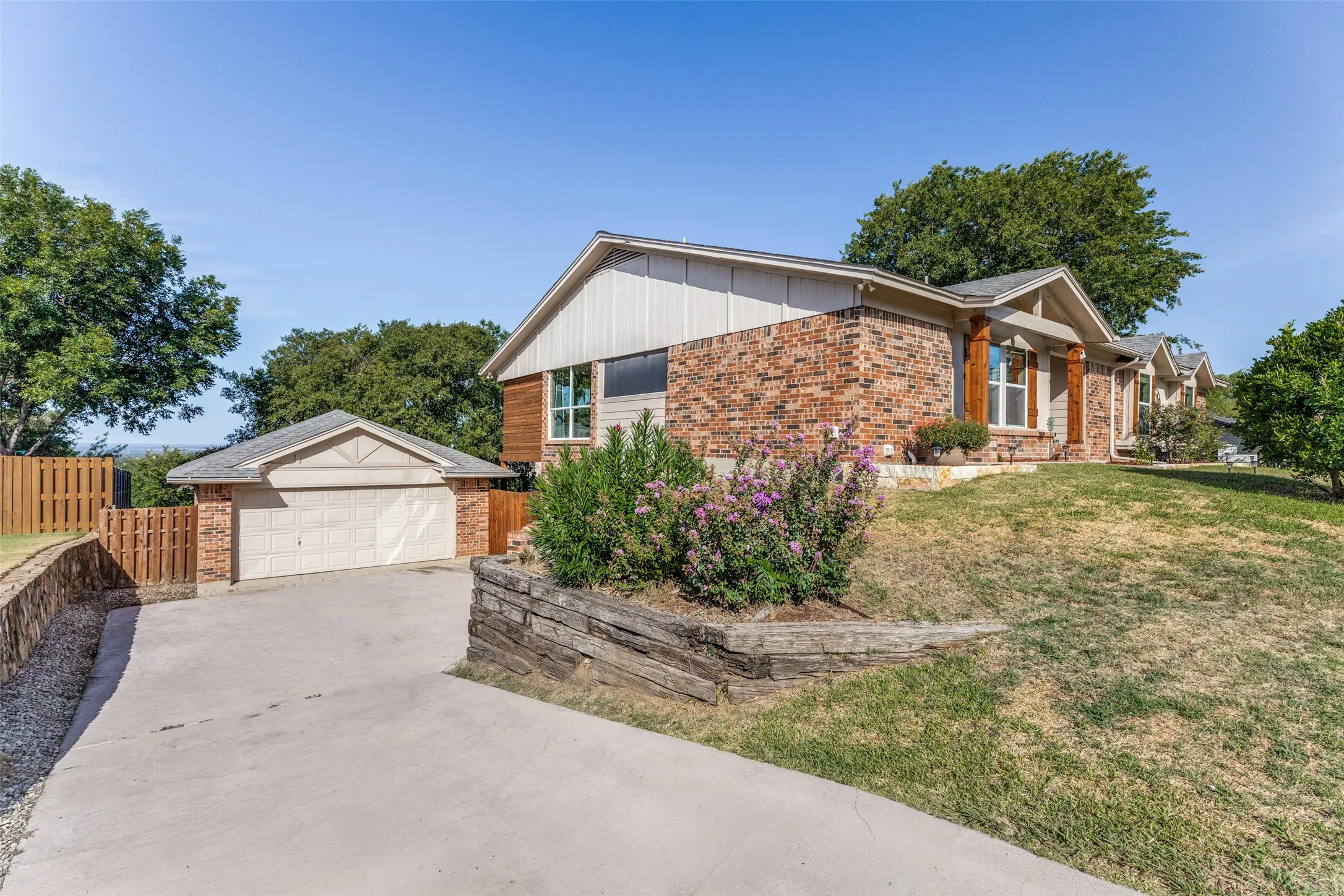 Single Family Residence For Sale in Tarrant County , 8653 Funtier Court, Fort Worth, Texas 76179, 4 Bedroom, 2 Bathroom, 3 Garage spaces, 2,363 Sqft, built in 1978, mls#21367007, Real Estate Agent in Fort Worth, Homes For Sale in Tarrant county, Homes For Sale in Fort Worth, Realtor in Fort Worth Texas, Real Estate Brokerage Independent Realty Texas, Luminita Cordes Realtor