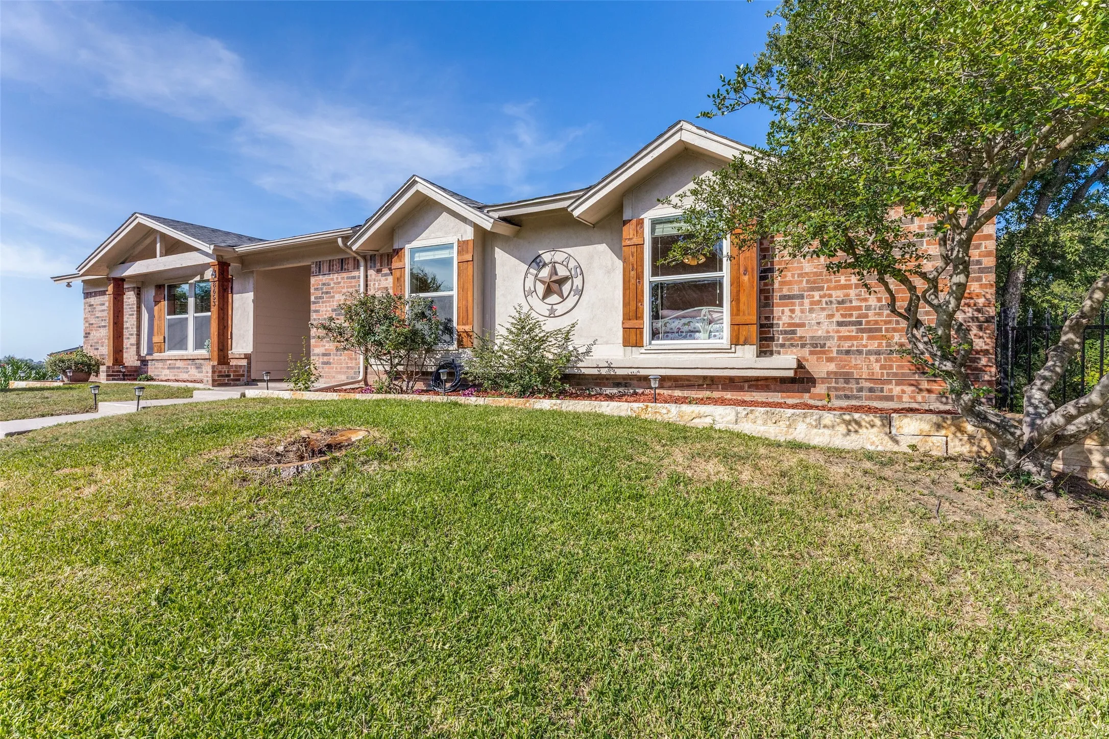 Single Family Residence For Sale in Tarrant County , 8653 Funtier Court, Fort Worth, Texas 76179, 4 Bedroom, 2 Bathroom, 3 Garage spaces, 2,363 Sqft, built in 1978, mls#21367007, Real Estate Agent in Fort Worth, Homes For Sale in Tarrant county, Homes For Sale in Fort Worth, Realtor in Fort Worth Texas, Real Estate Brokerage Independent Realty Texas, Luminita Cordes Realtor