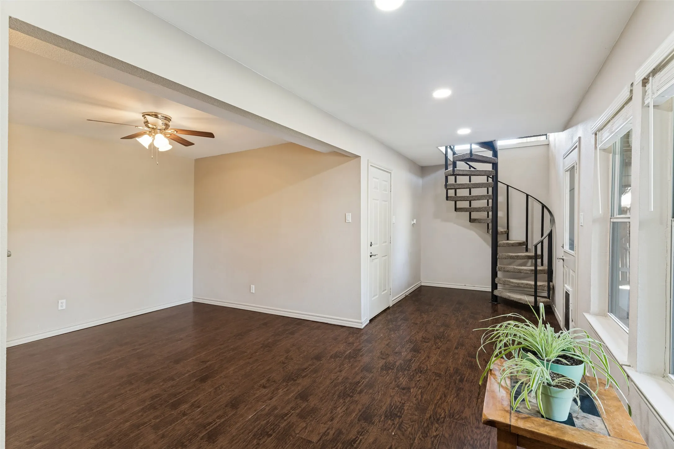 Single Family Residence For Sale in Tarrant County , 8653 Funtier Court, Fort Worth, Texas 76179, 4 Bedroom, 2 Bathroom, 3 Garage spaces, 2,363 Sqft, built in 1978, mls#21367007, Real Estate Agent in Fort Worth, Homes For Sale in Tarrant county, Homes For Sale in Fort Worth, Realtor in Fort Worth Texas, Real Estate Brokerage Independent Realty Texas, Luminita Cordes Realtor