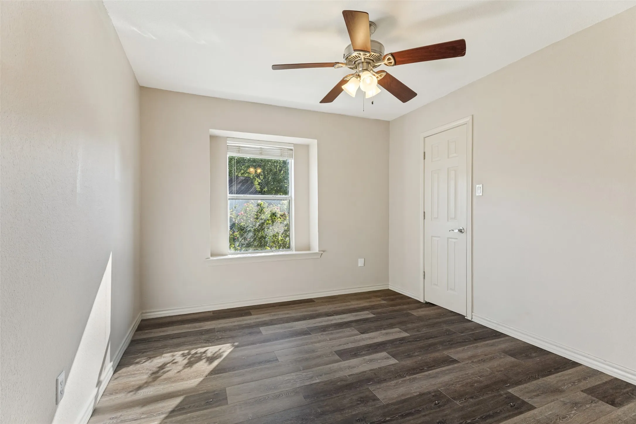 Single Family Residence For Sale in Tarrant County , 8653 Funtier Court, Fort Worth, Texas 76179, 4 Bedroom, 2 Bathroom, 3 Garage spaces, 2,363 Sqft, built in 1978, mls#21367007, Real Estate Agent in Fort Worth, Homes For Sale in Tarrant county, Homes For Sale in Fort Worth, Realtor in Fort Worth Texas, Real Estate Brokerage Independent Realty Texas, Luminita Cordes Realtor